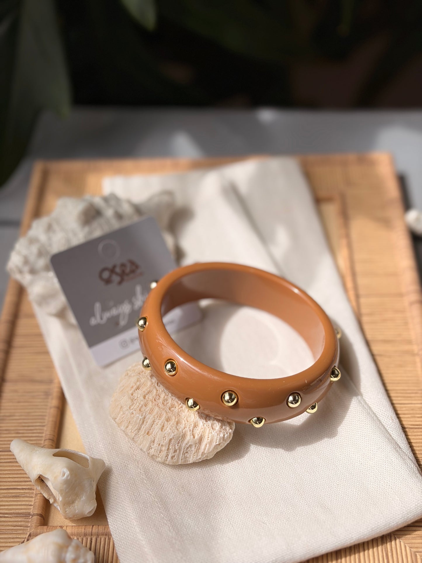 Pulsera en pasta con taches dorados