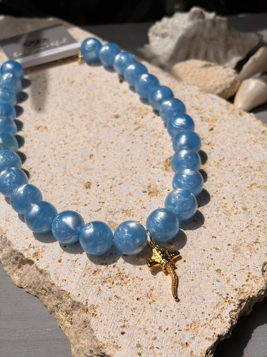 Collar bolas azul nácar dije mantarraya