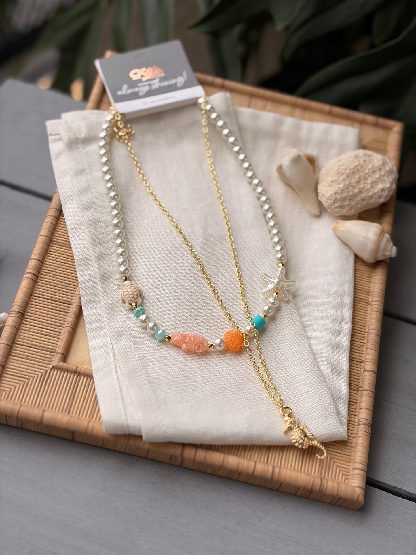 Collar doble rodinado y perlas dije caballito de mar