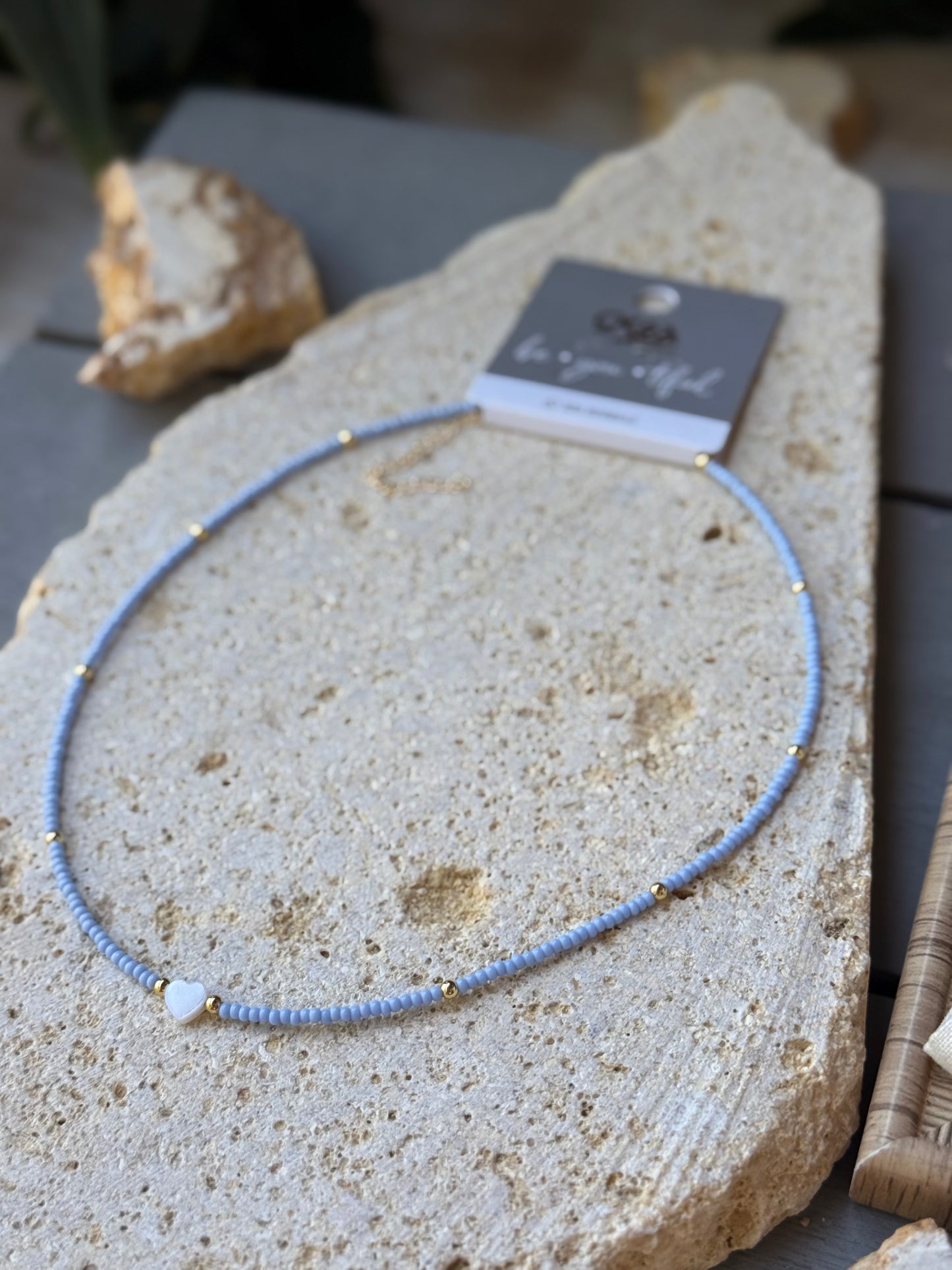 Choker mostacilla corazón nacar
