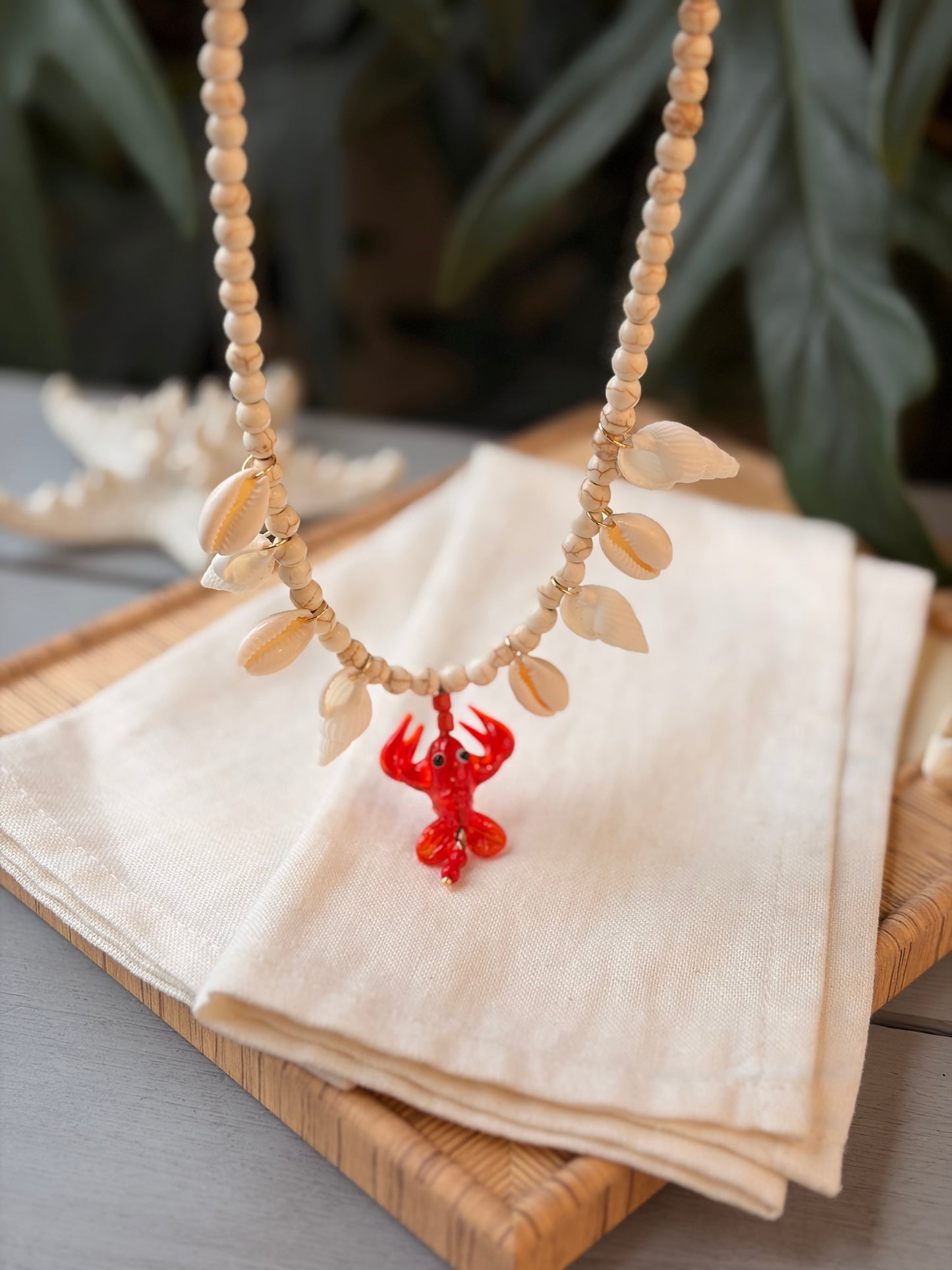 Collar piedra fósil, conchas y dije cangrejo