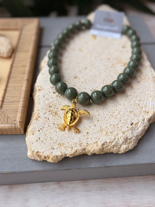 Collar bolas verde dije tortuga de mar 24k