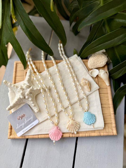 Collar perlas dije concha pastel