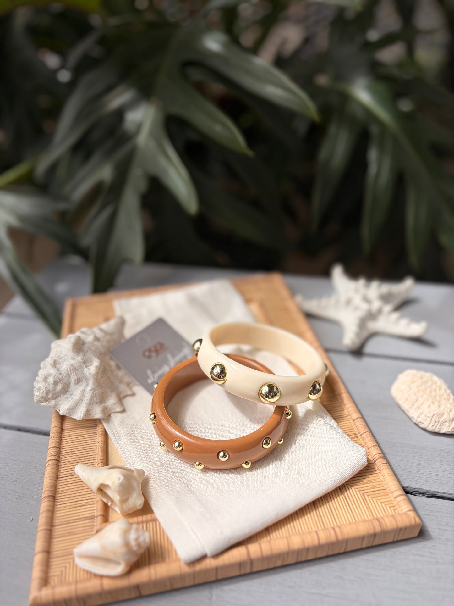 Pulsera en pasta con taches dorados