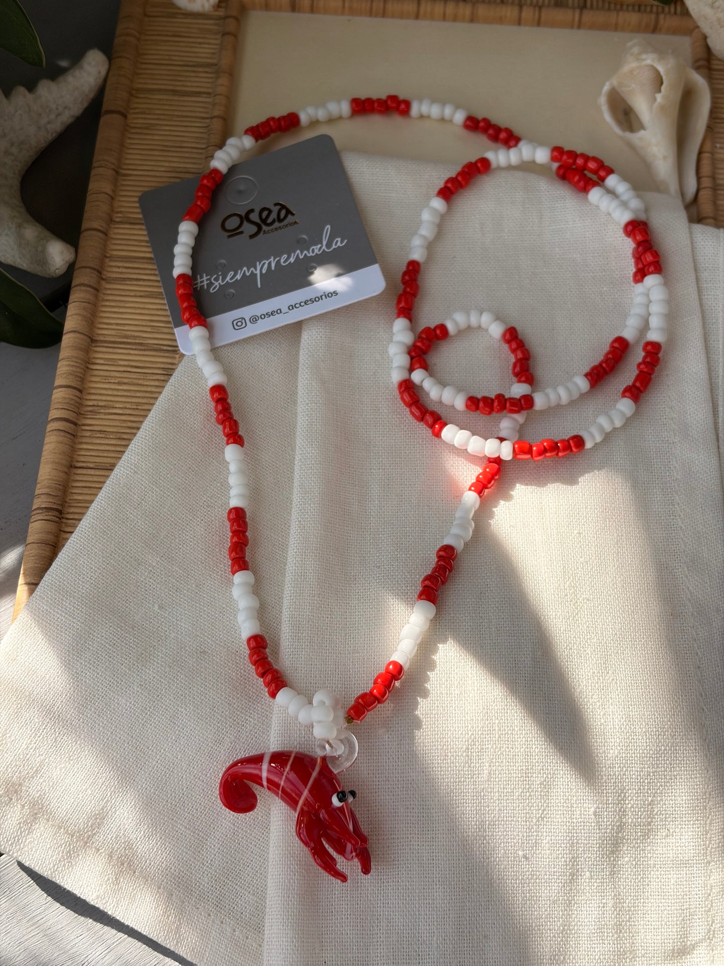 Collar largo en mostacilla dije langosta en cristal