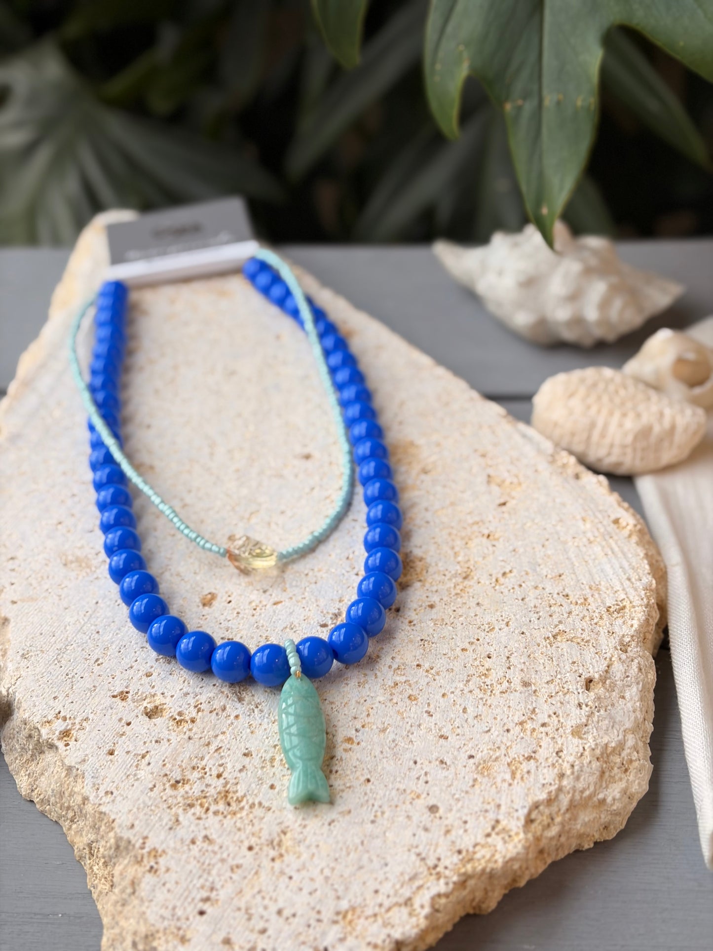 Collar doble bolas y mostacilla dije pez