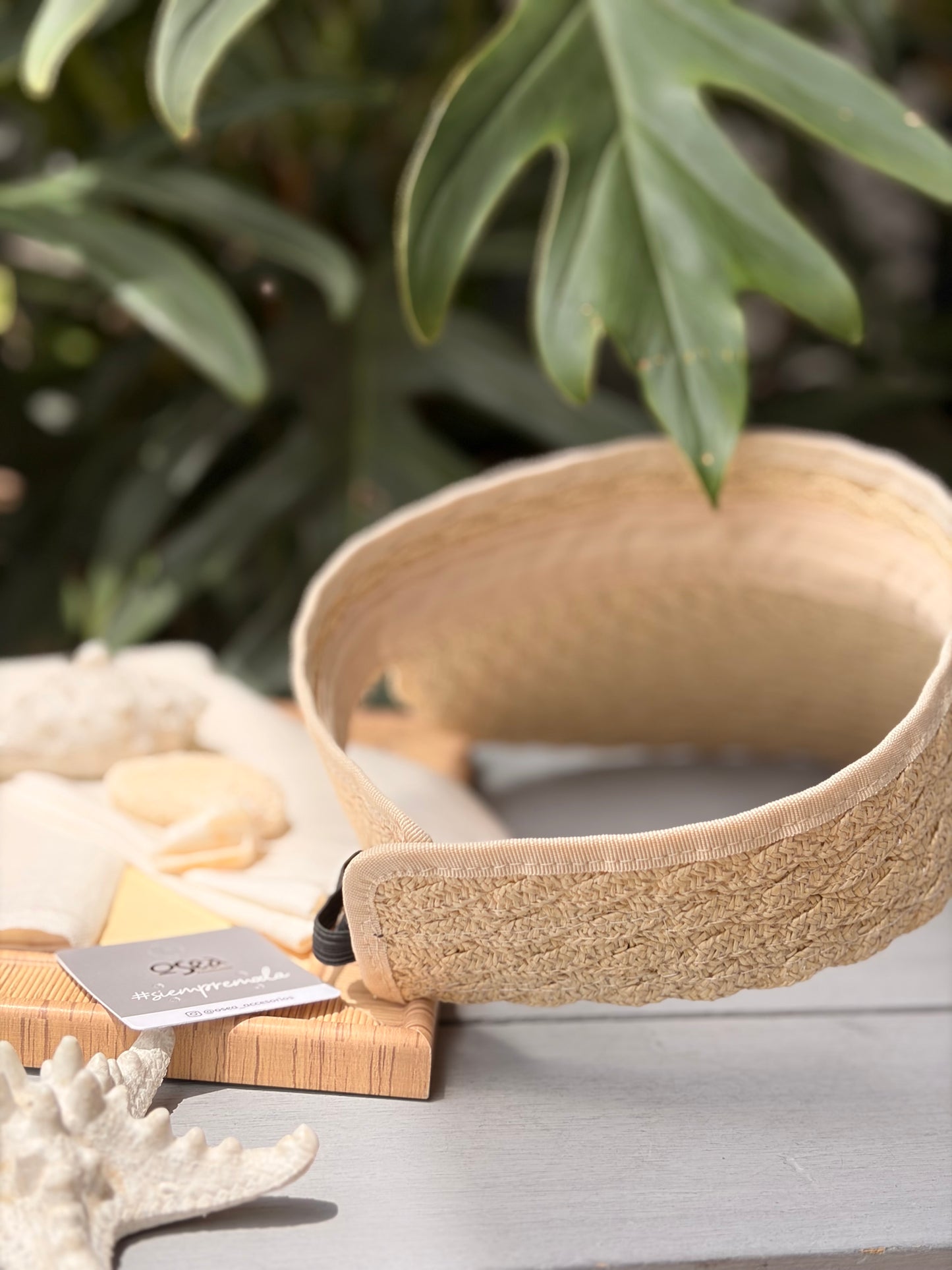 Visera ajustable en fibra tejida