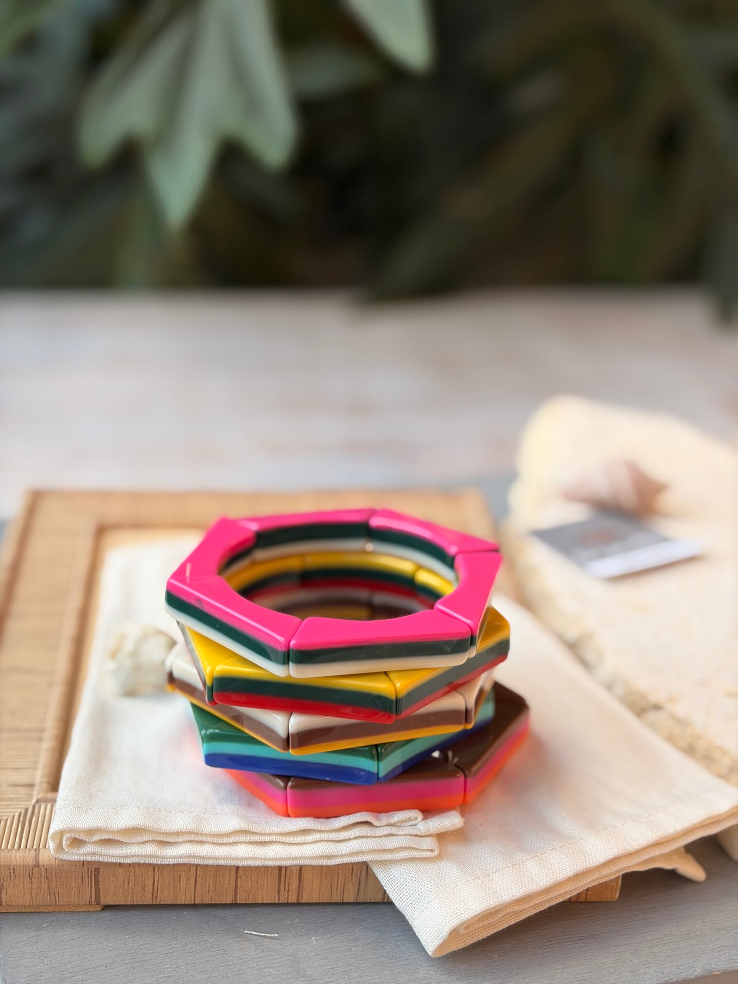 Pulseras hexagonal enresortada resina