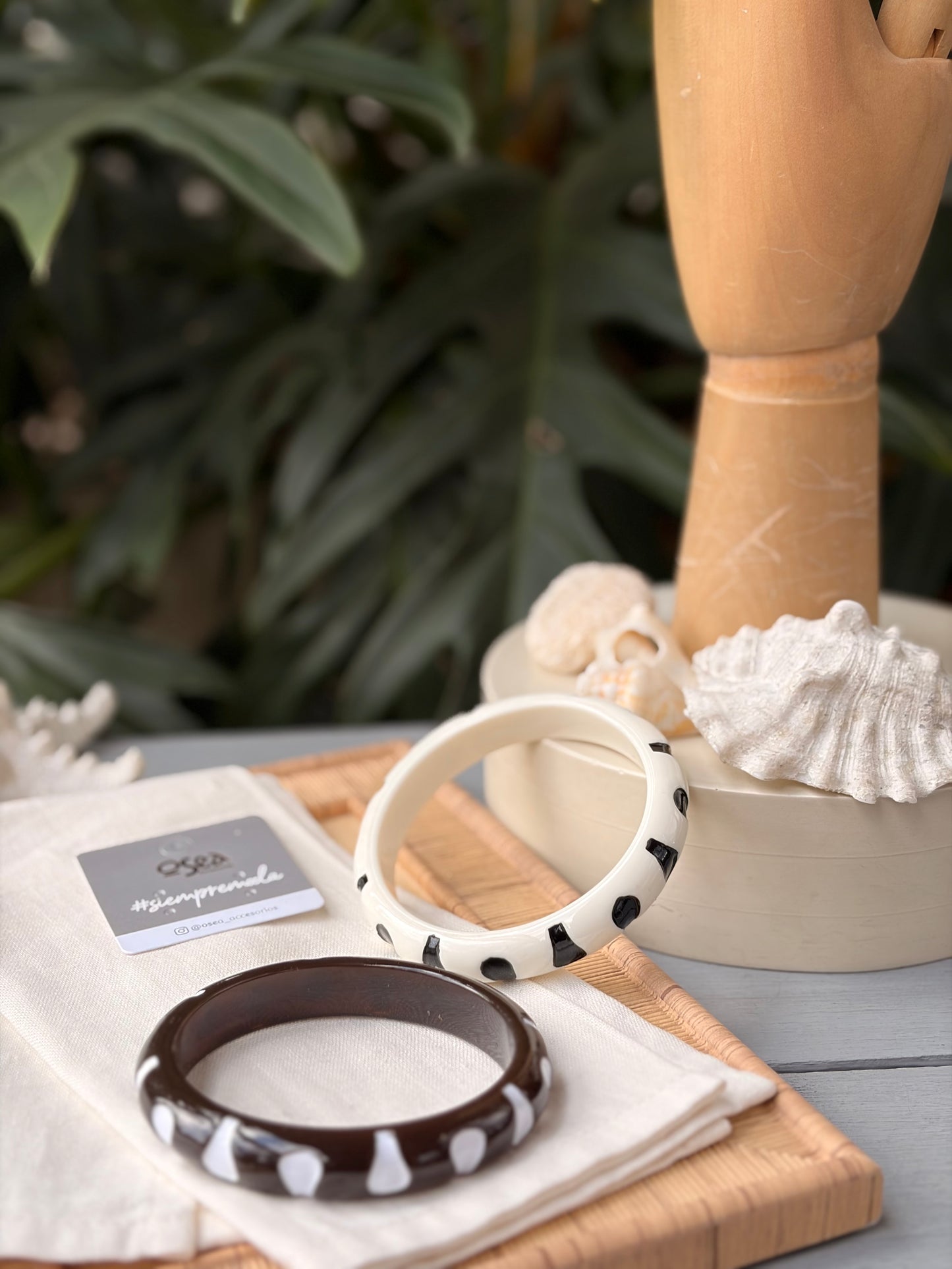 Pulsera africana en resina