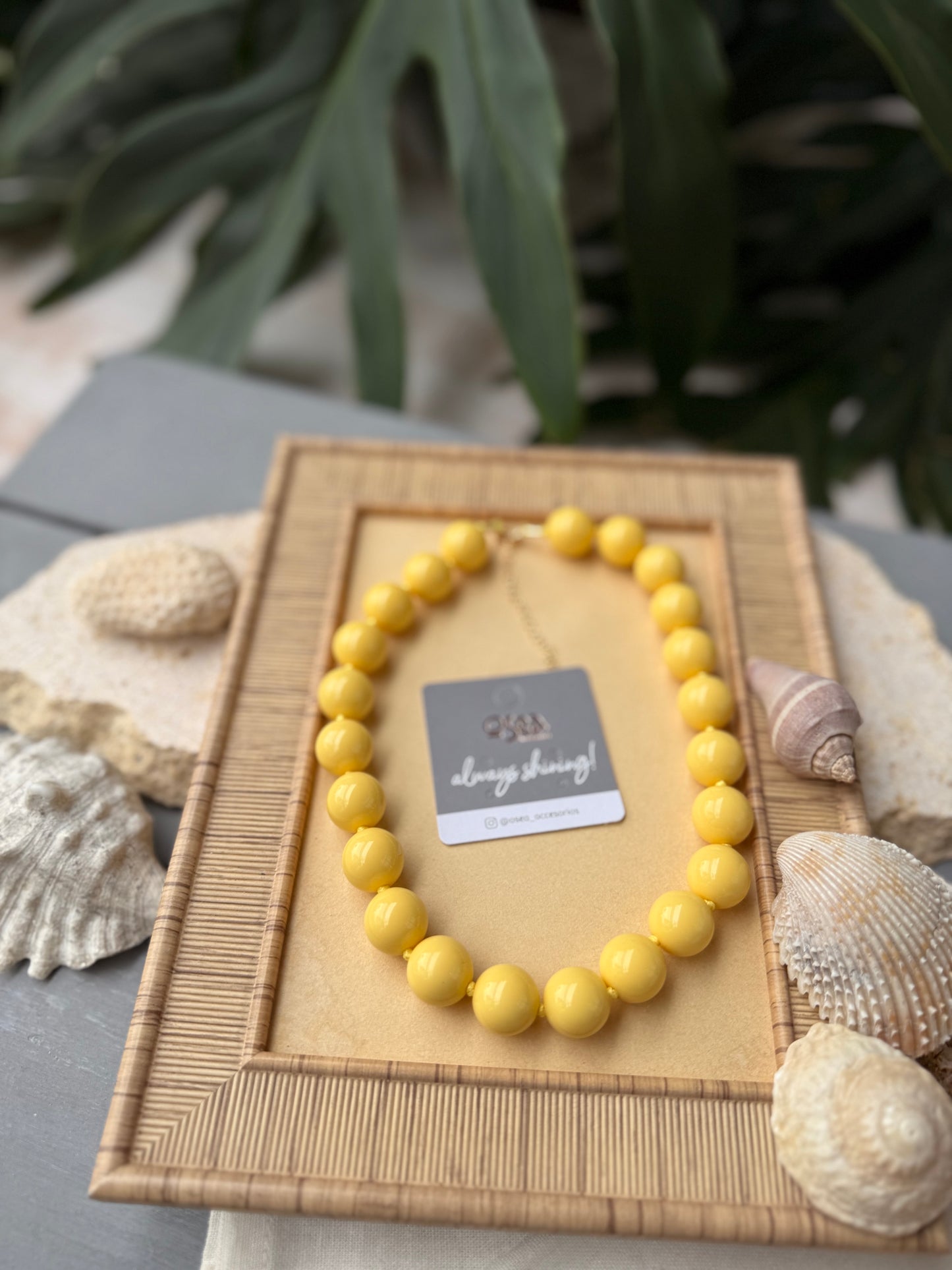 Collar bolas