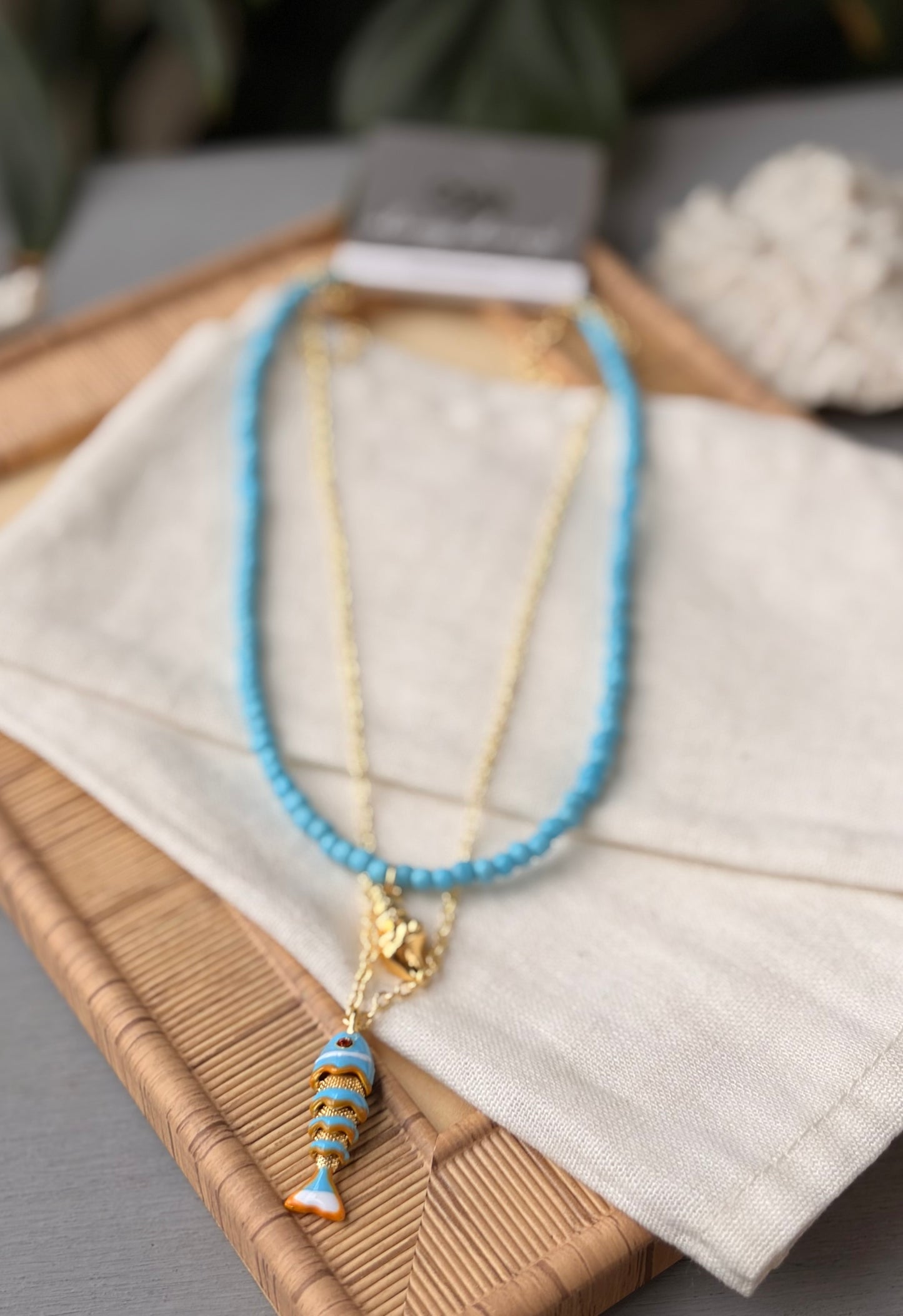 Collar doble cadena rodinada dije pez azul turquesa