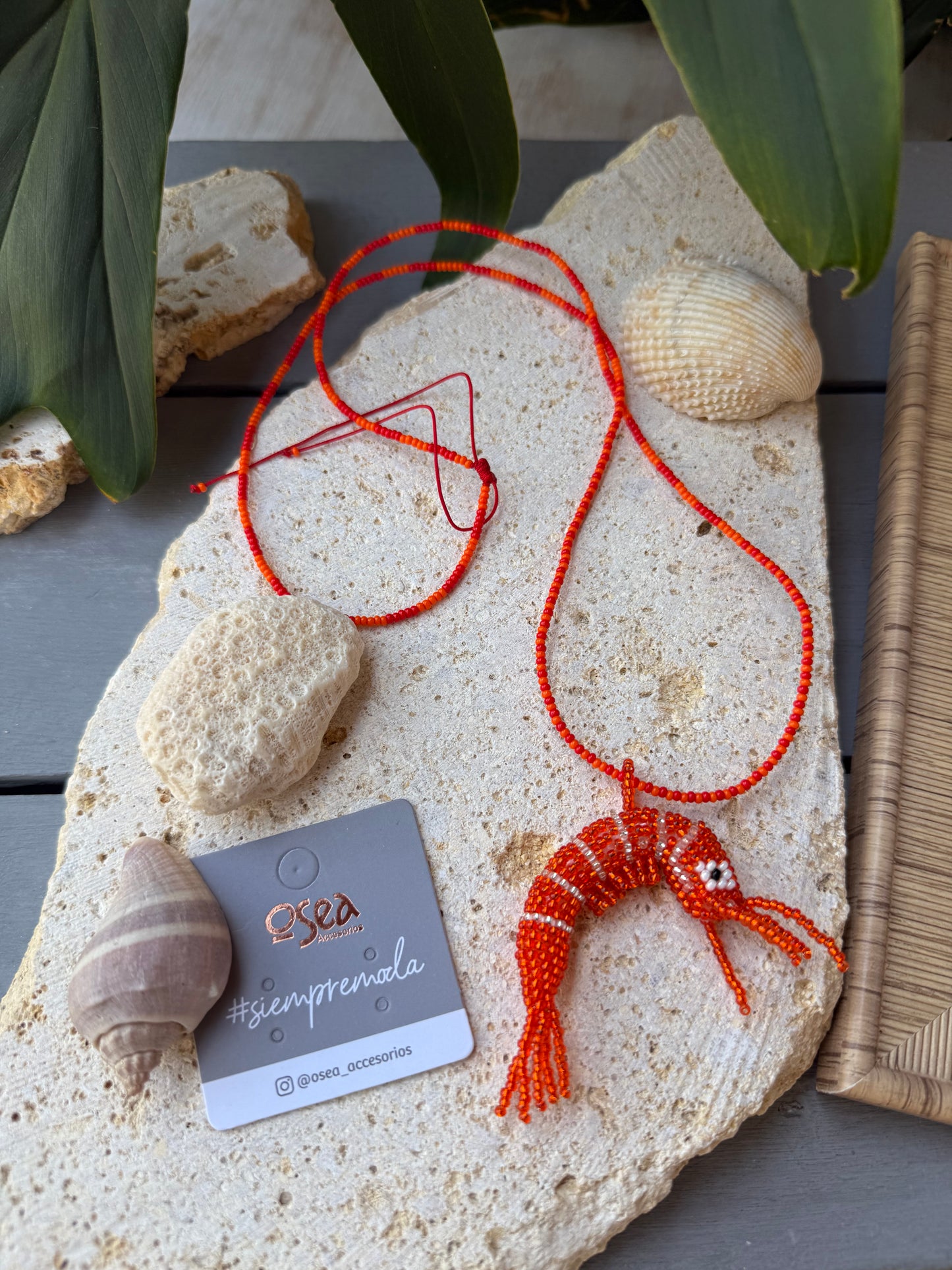 Collar largo tejido camarón 🦐