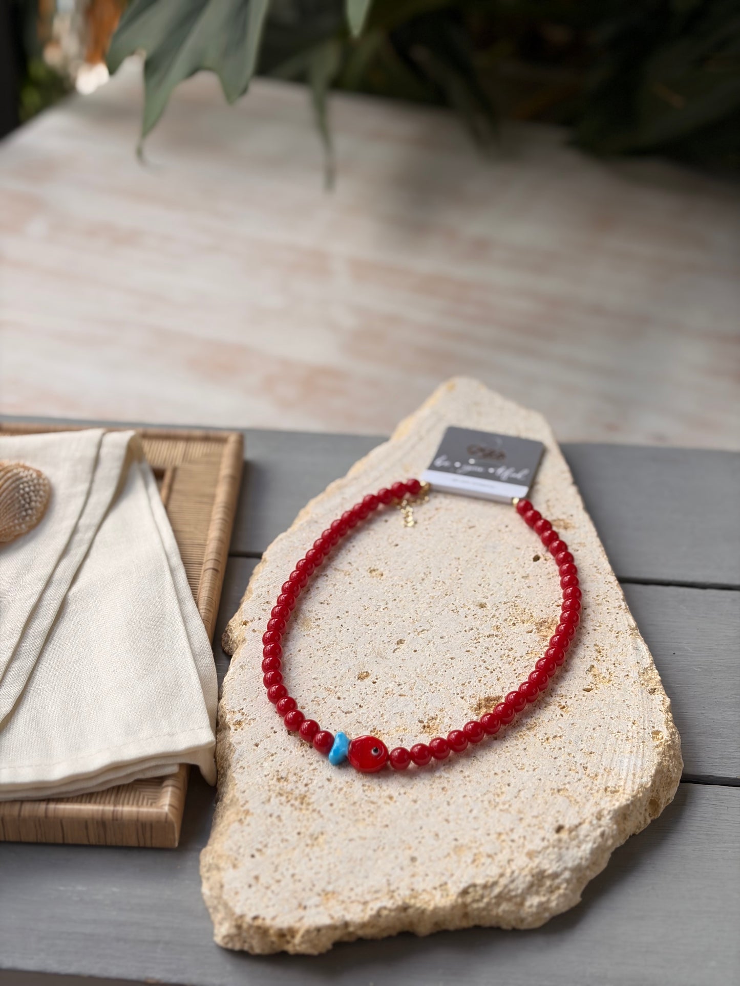 Collar bolas pequeñas rojas dije pez