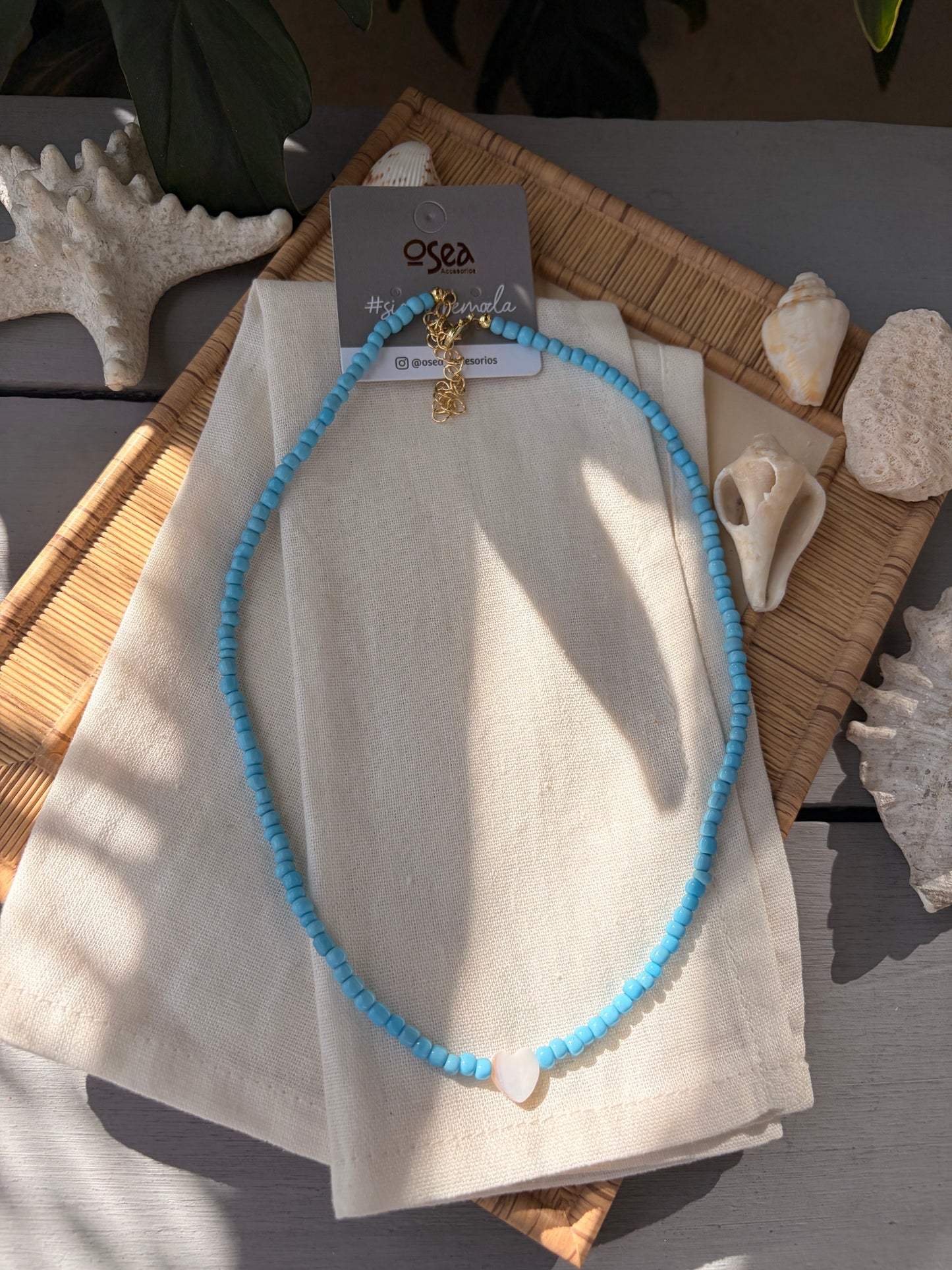 Collar mostacilla mediana azul turquesa corazón