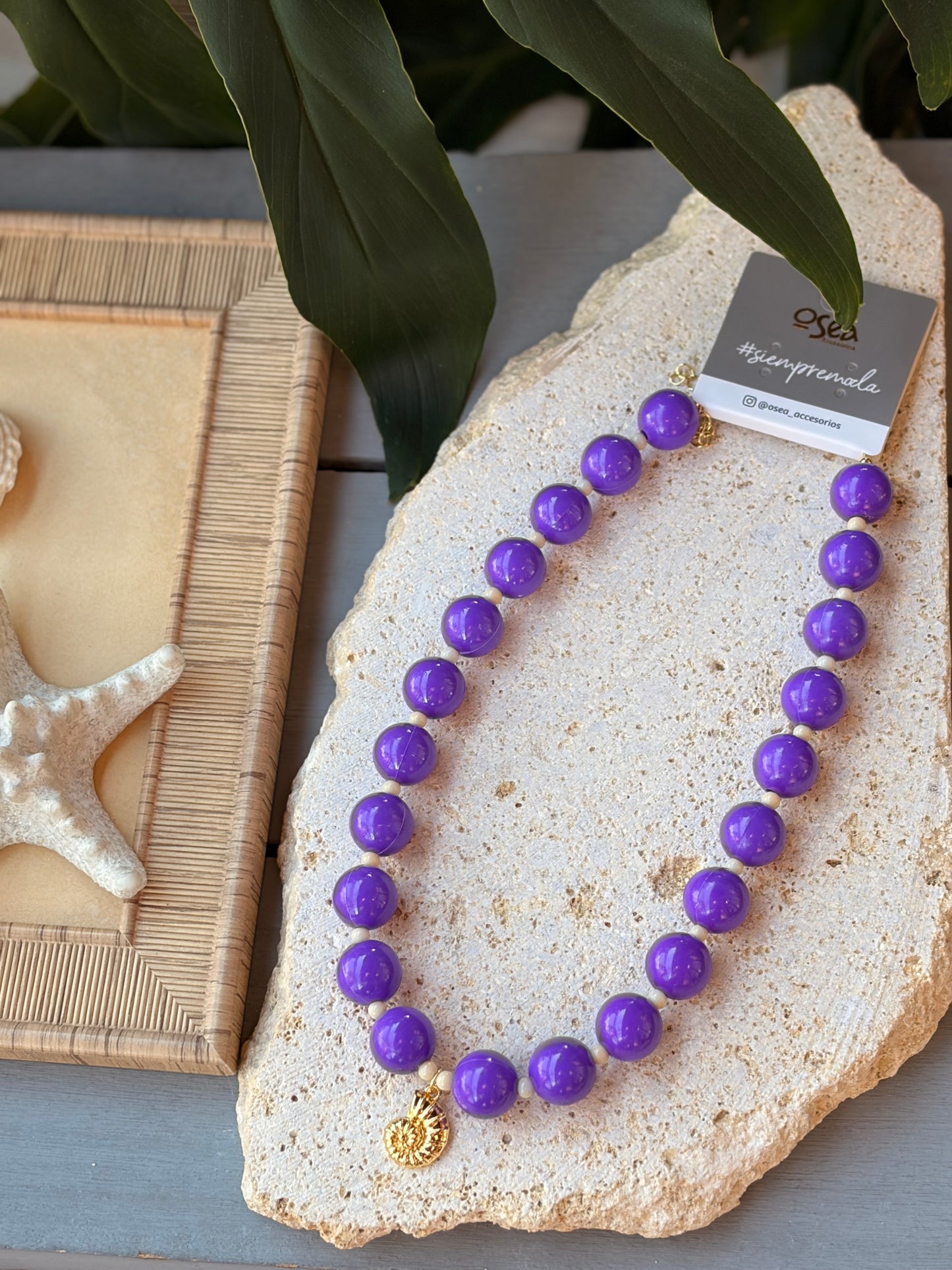 Collar de bolas morado dije concha de mar 24k