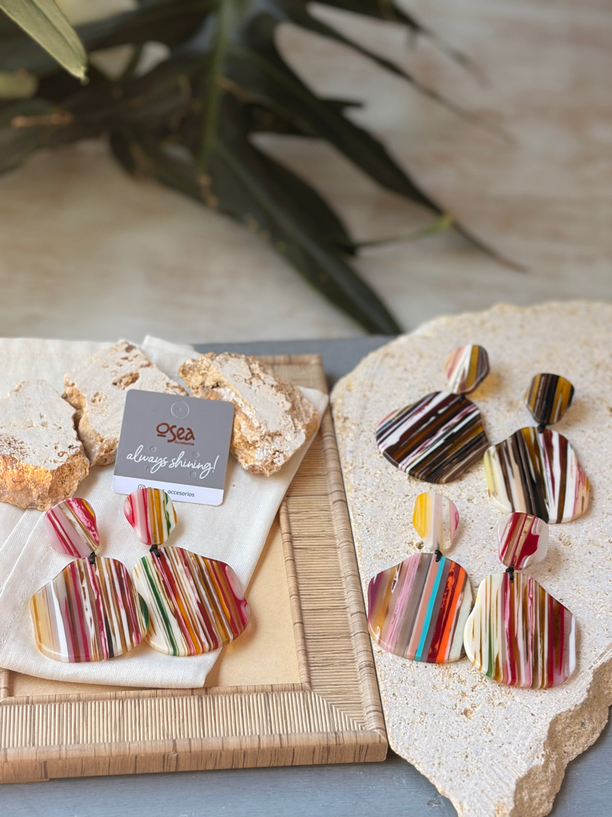Aretes en resina forma de pera mix colores