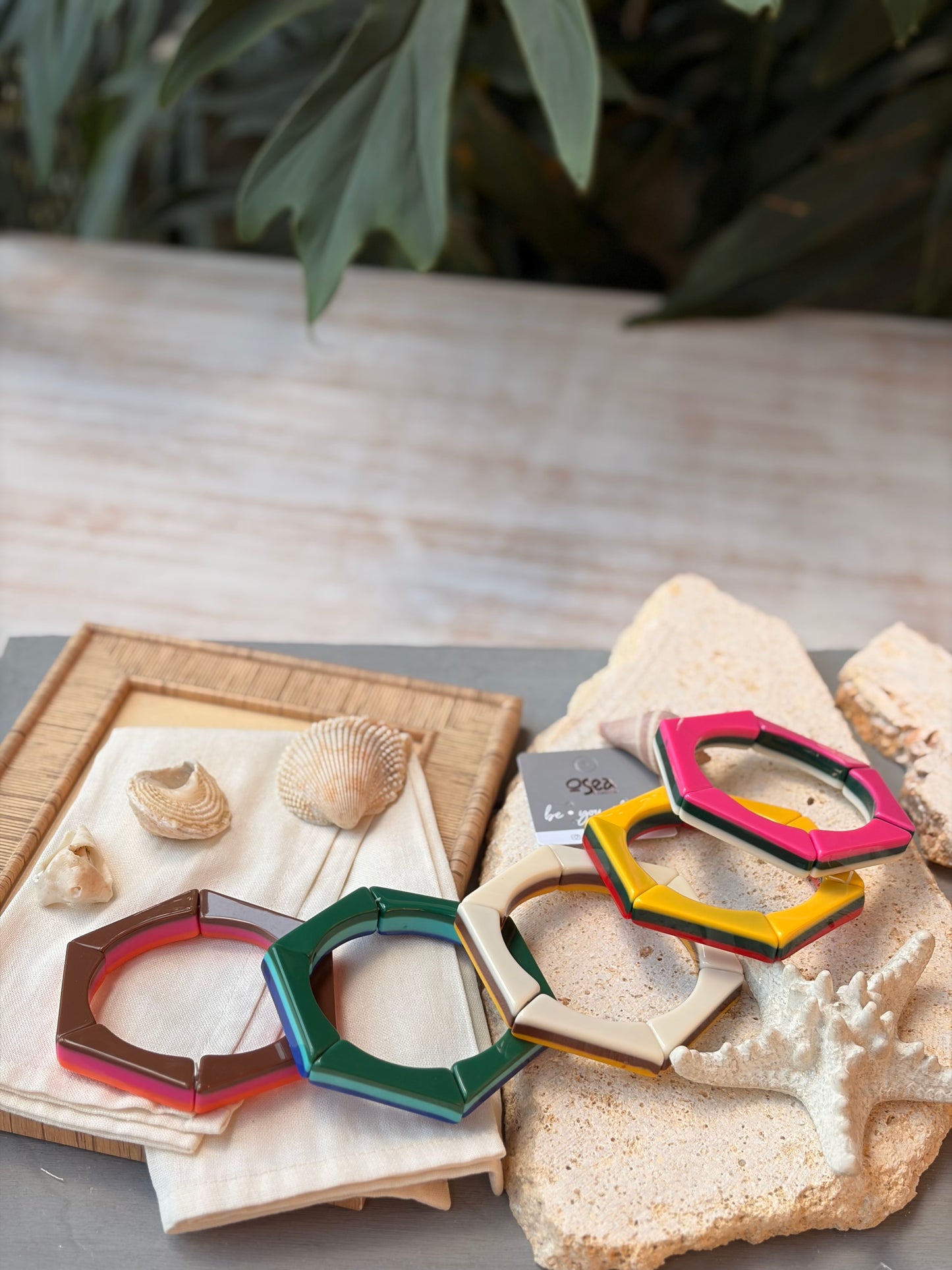 Pulseras hexagonal enresortada resina