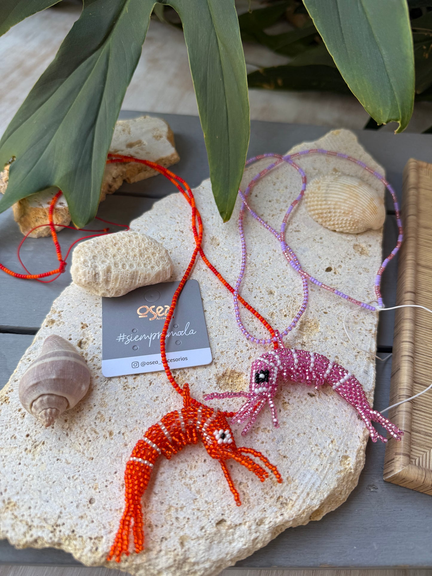 Collar largo tejido camarón 🦐