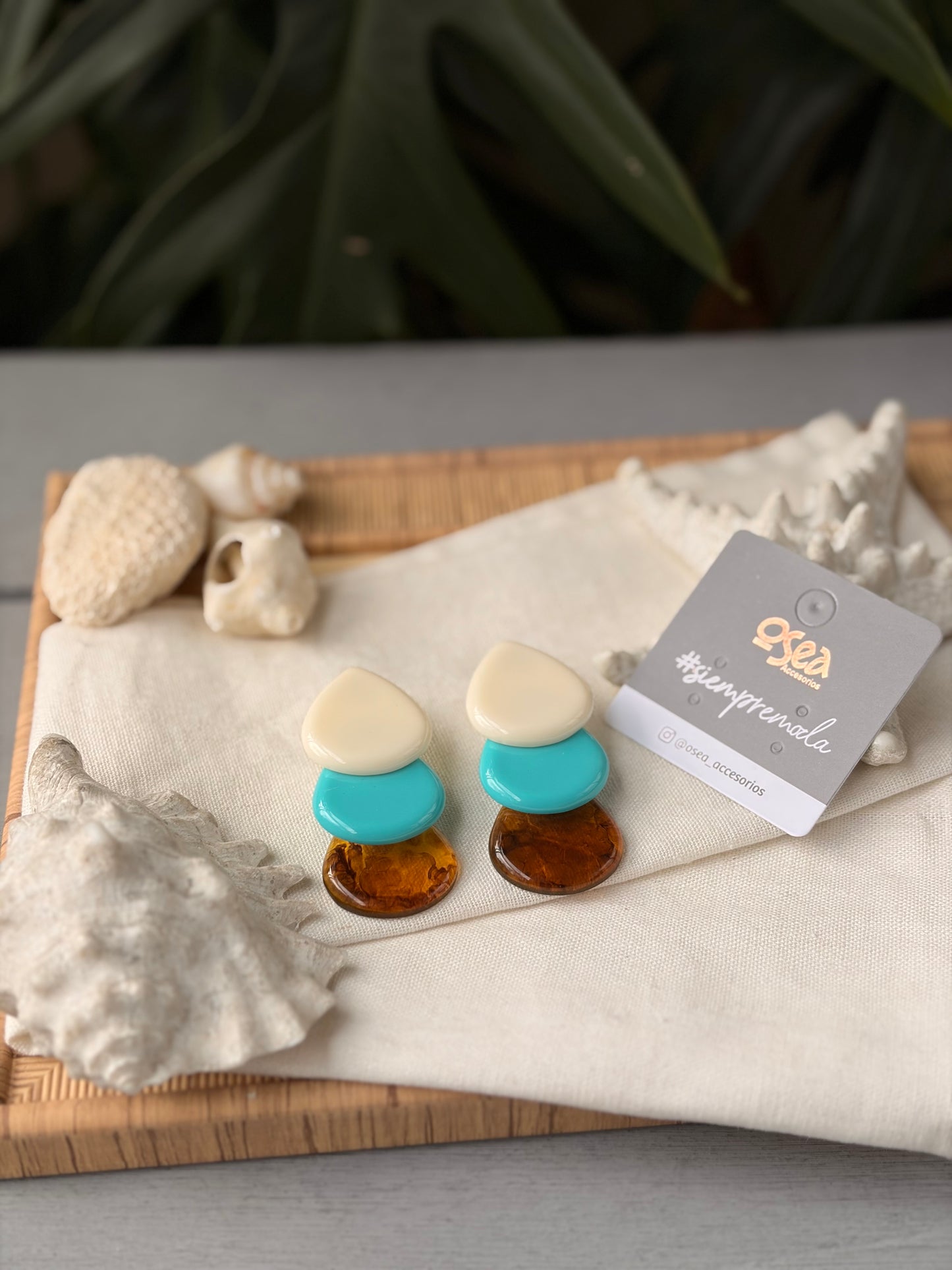 Aretes triple gota en resina