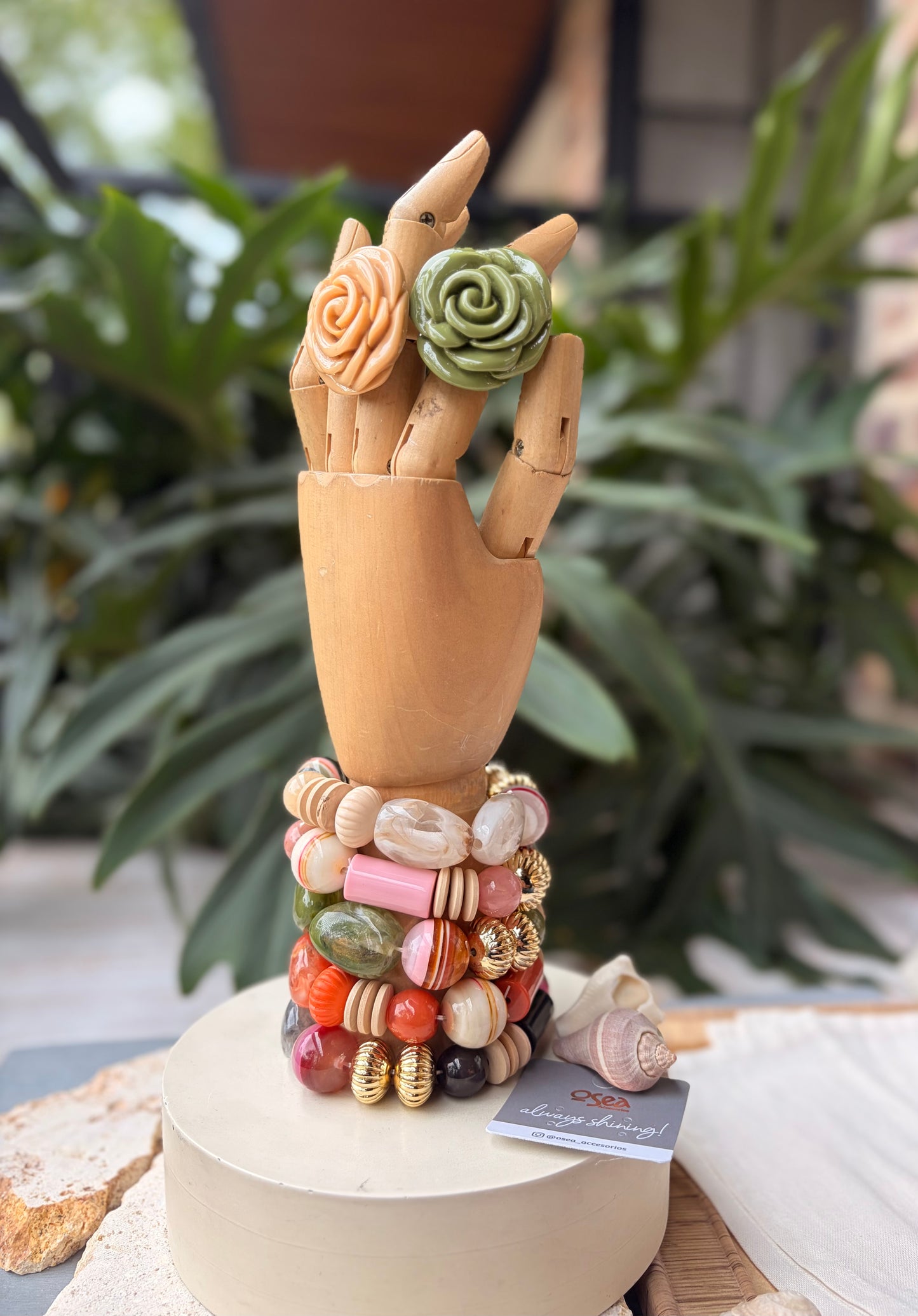 Pulsera elástica en resina y fantasía