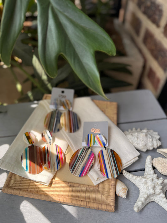 Arete resina ovalada rayada