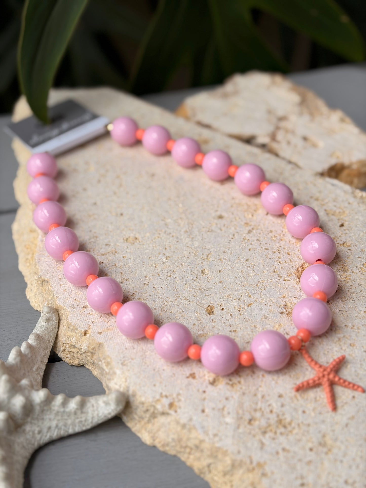 Collar bolas rosadas dije estrella de mar esmaltada