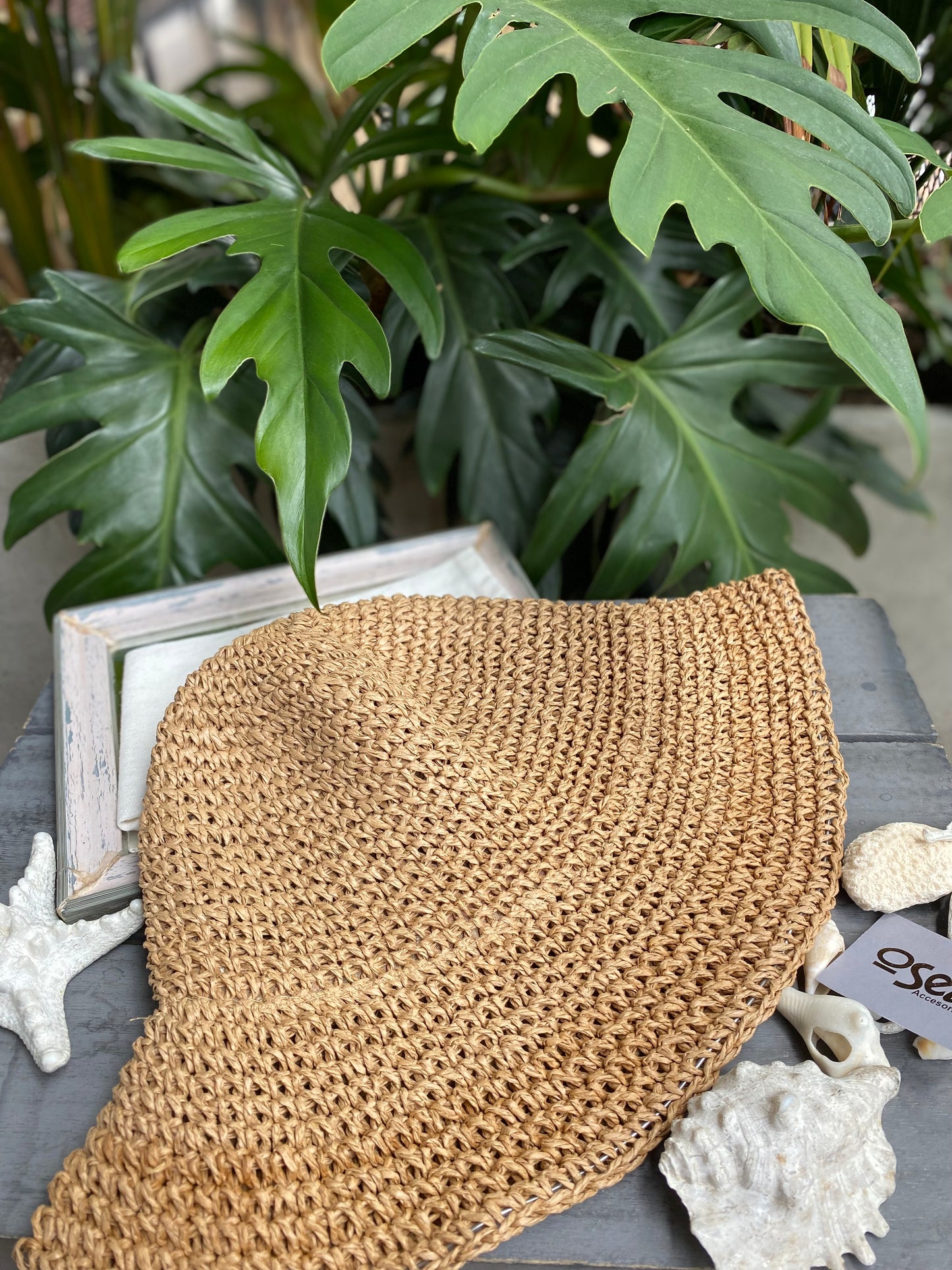 Sombrero o gorro tipo bucket hat en fique