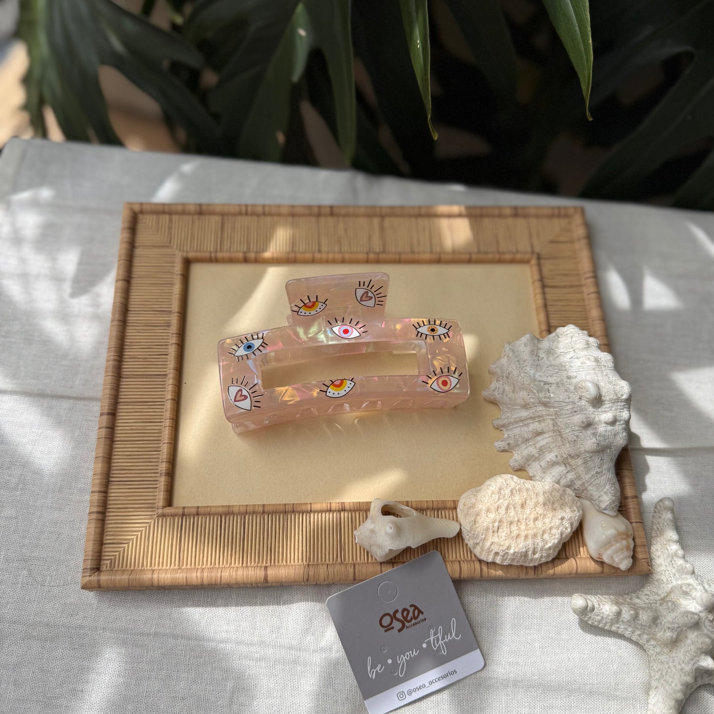 Caimán grande tipo nácar ojos