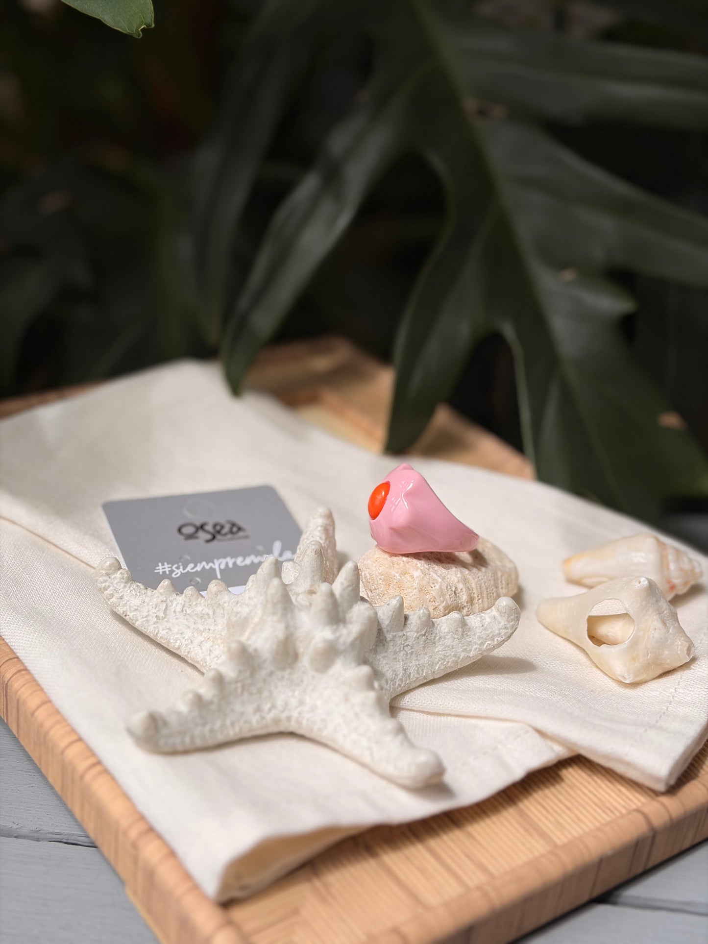 Anillo flor en resina con centro