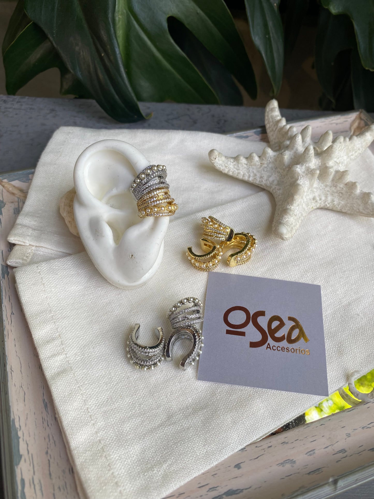 Earcuff 5 líneas con piedras y perlas