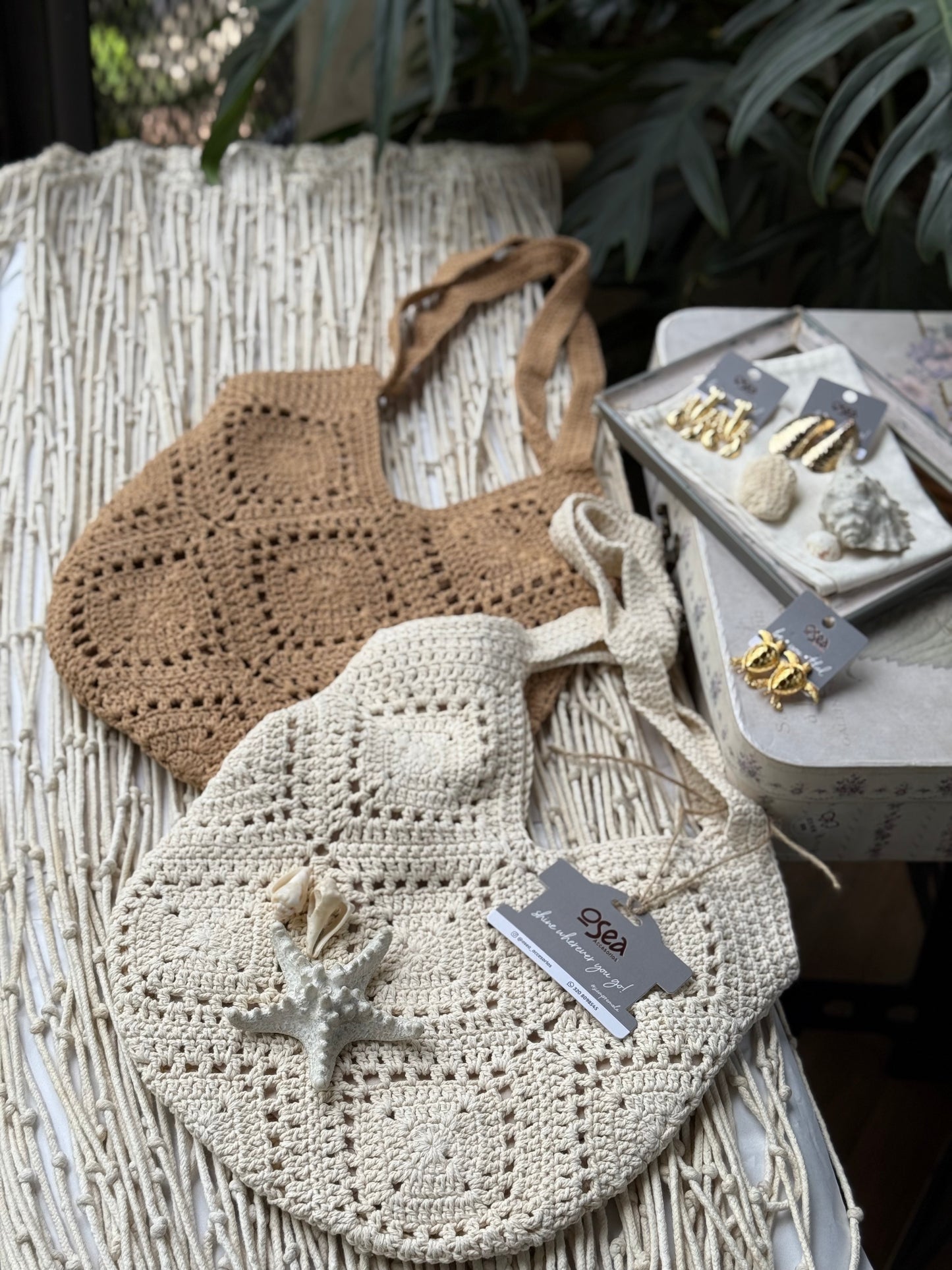 Bolso playero tejido en crochet