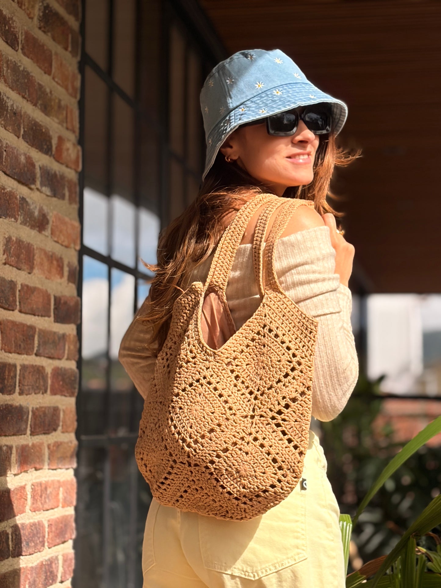Bolso playero tejido en crochet