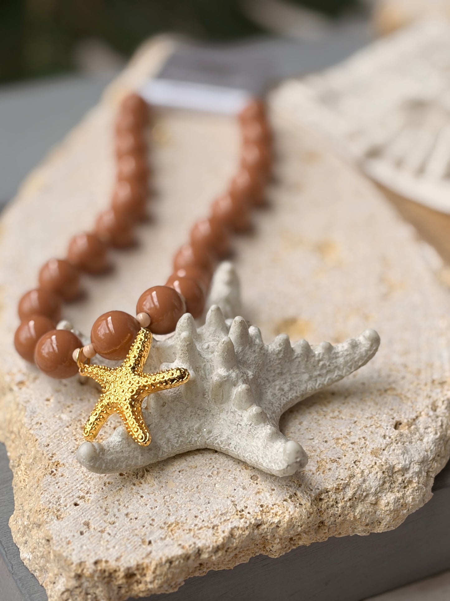 Collar bolas café dije estrella de mar