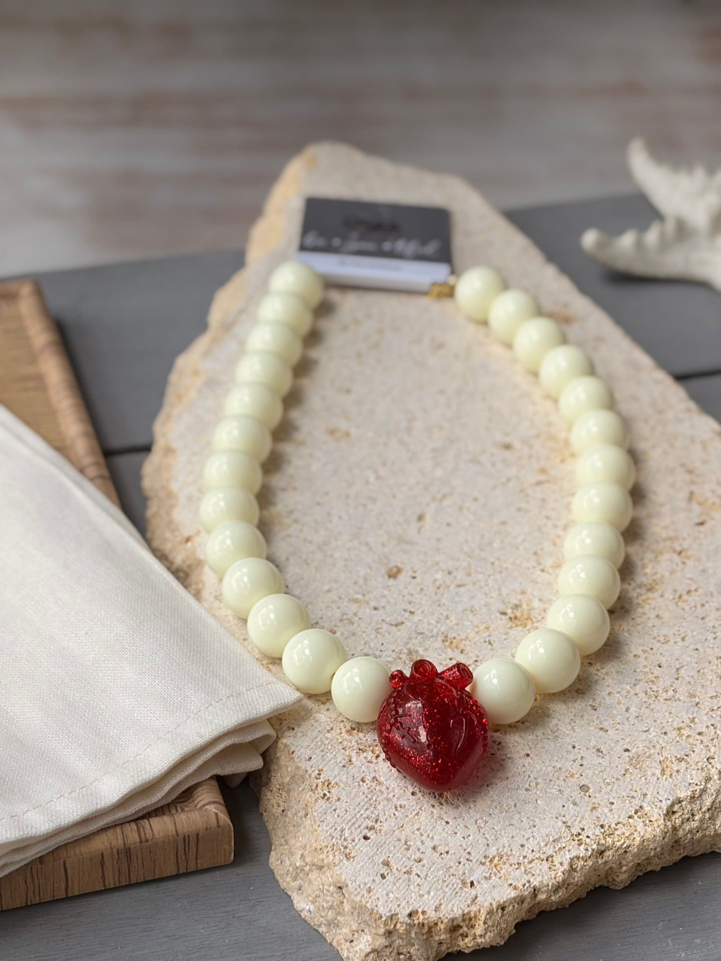 Collar bolas corazón anatómico