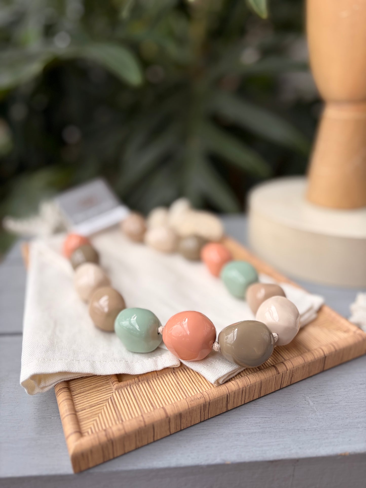 Collar en resina multicolor pastel Matices