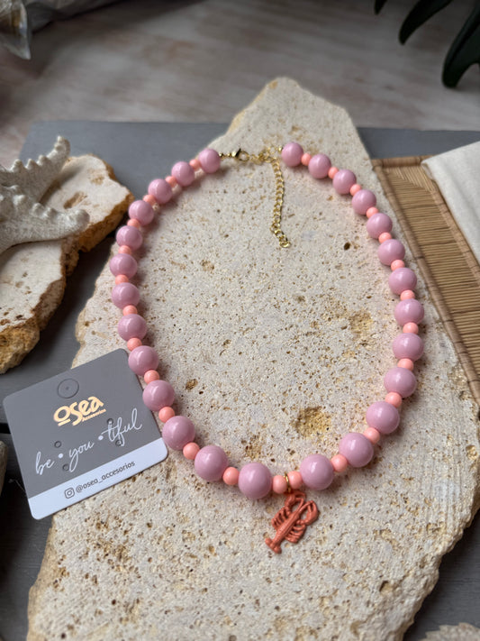 Collar bolas rosadas medianas dije cangrejo y langosta