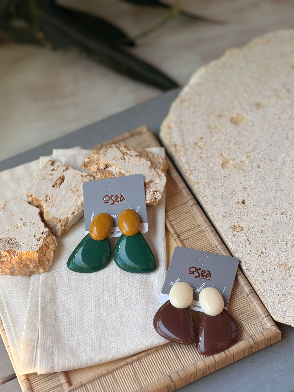 Aretes en topos resina bicolor