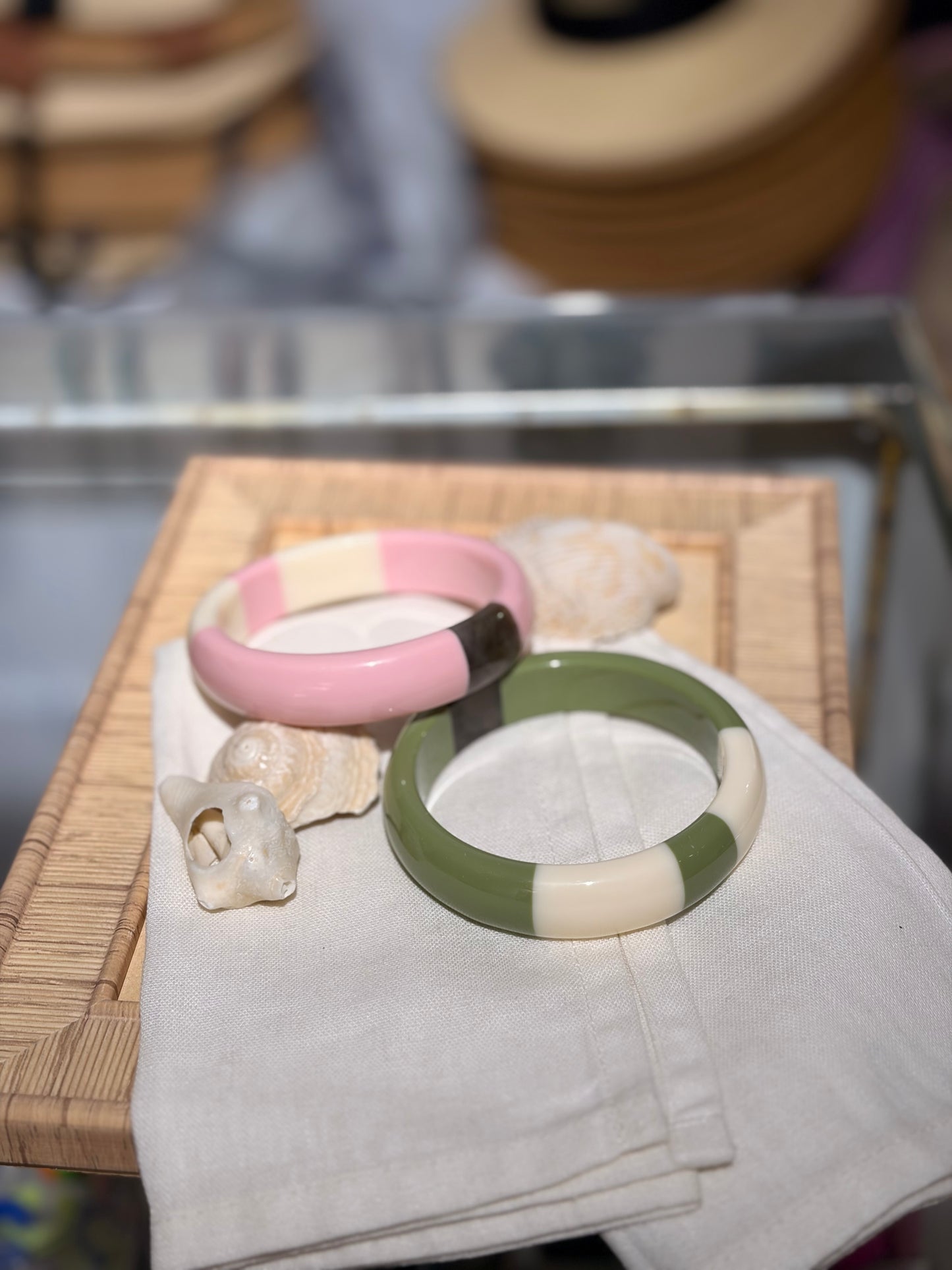 Pulsera circular combinada en resina