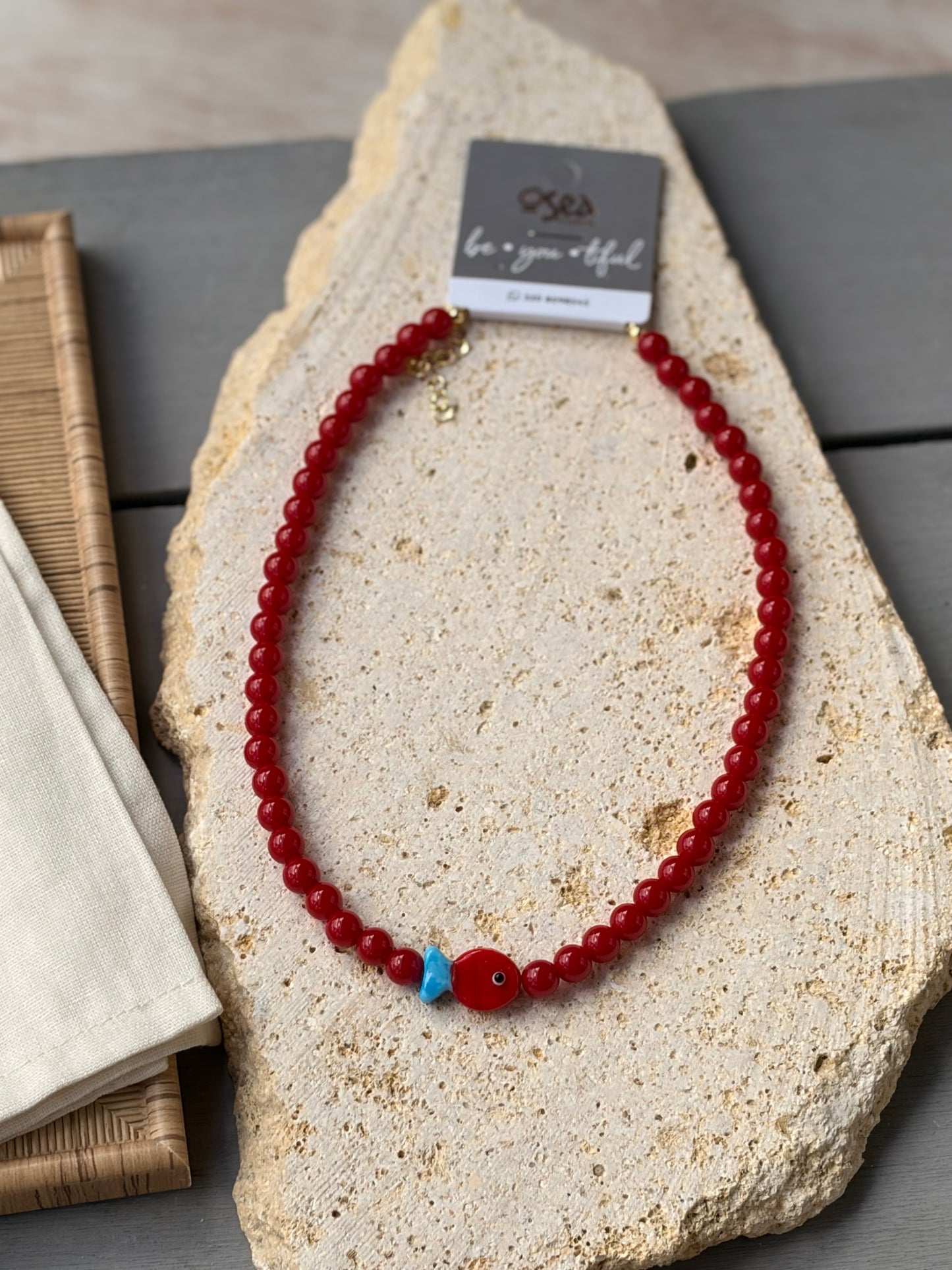 Collar bolas pequeñas rojas dije pez