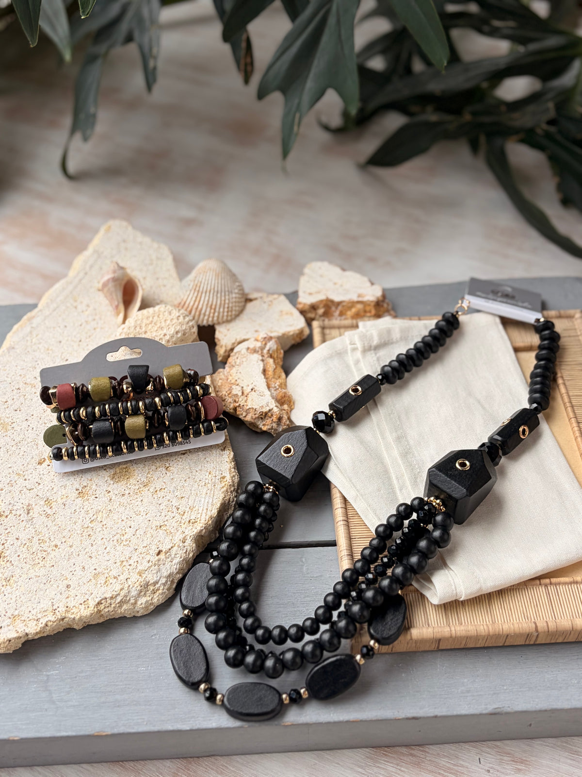 Set pulseras resortadas en madera x 4