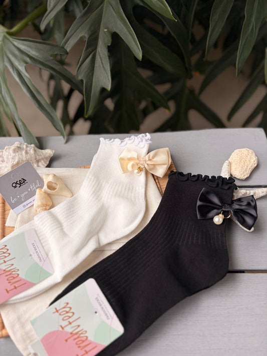 Medias con moño trasero y perla