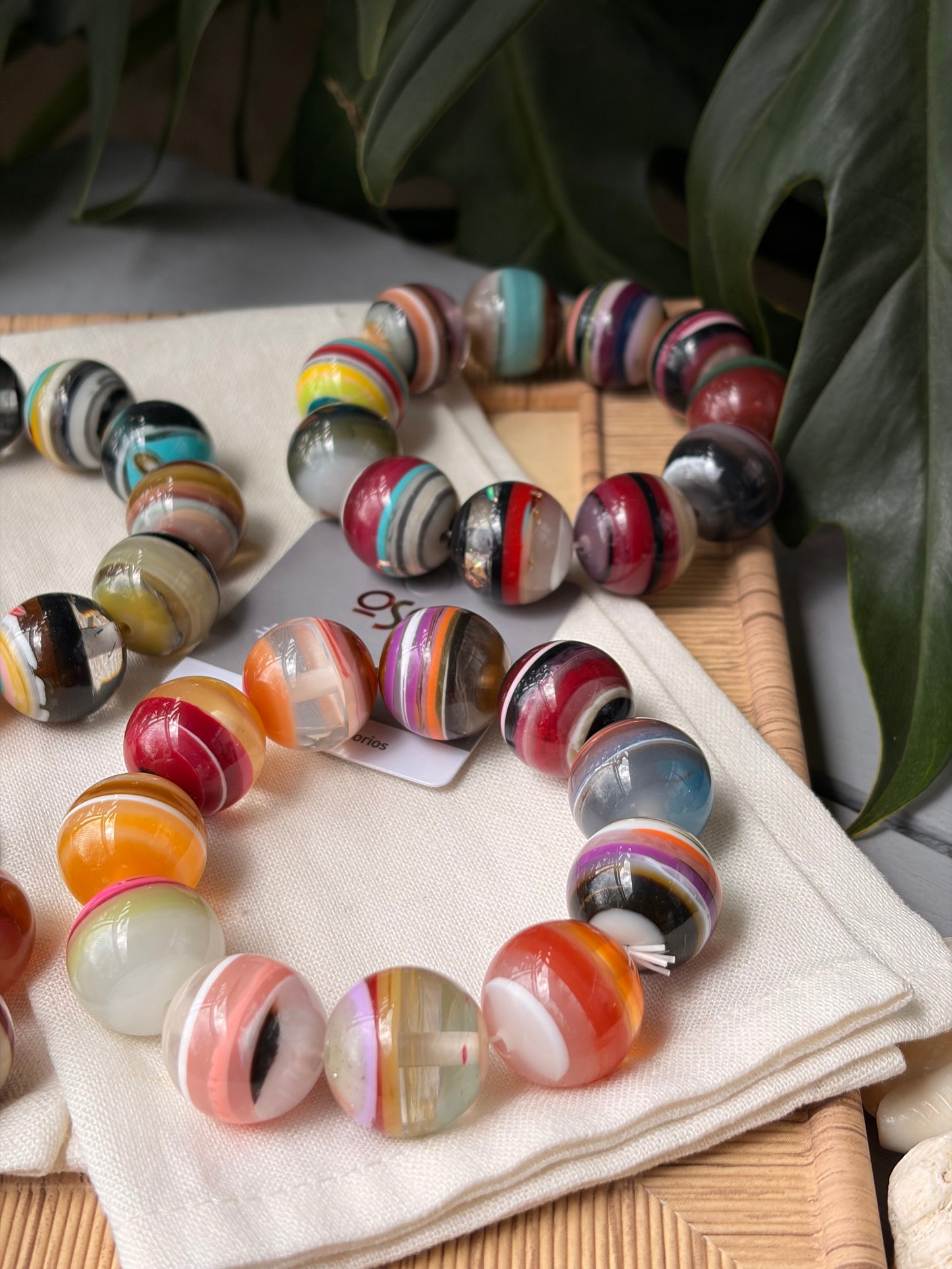 Pulsera en resina resortada bolas multicolor