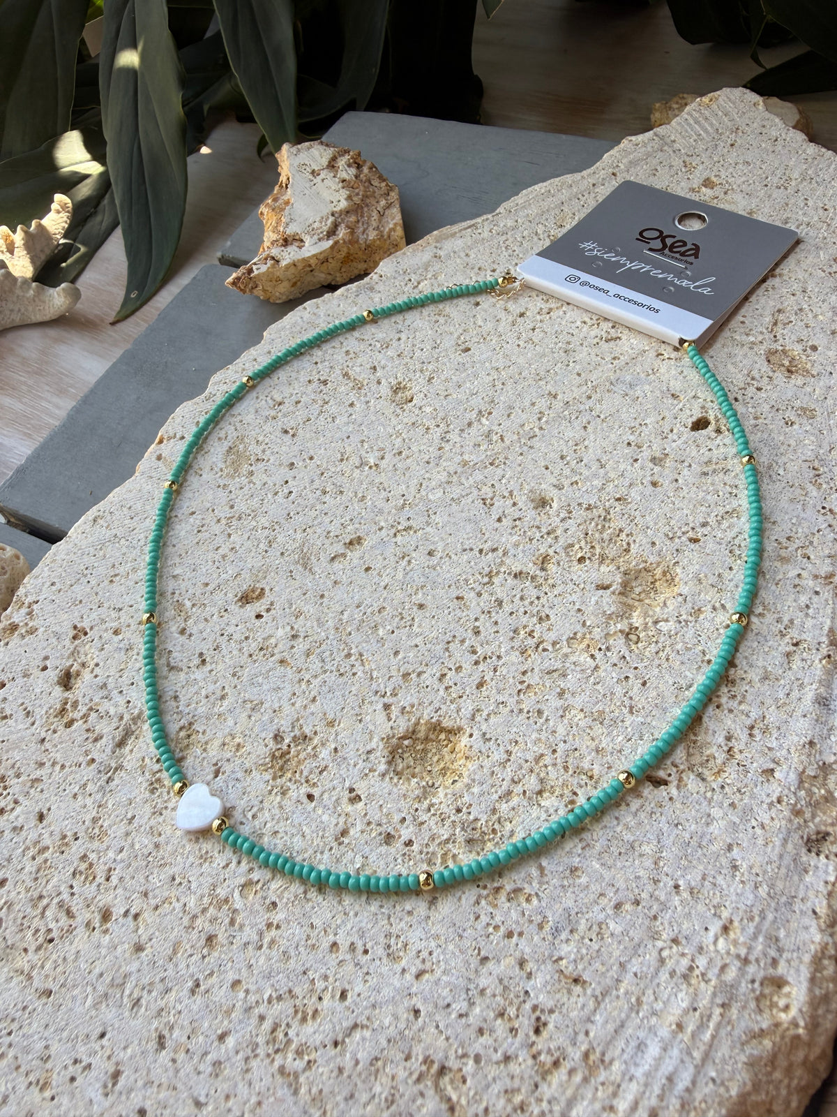 Choker mostacilla corazón nacar