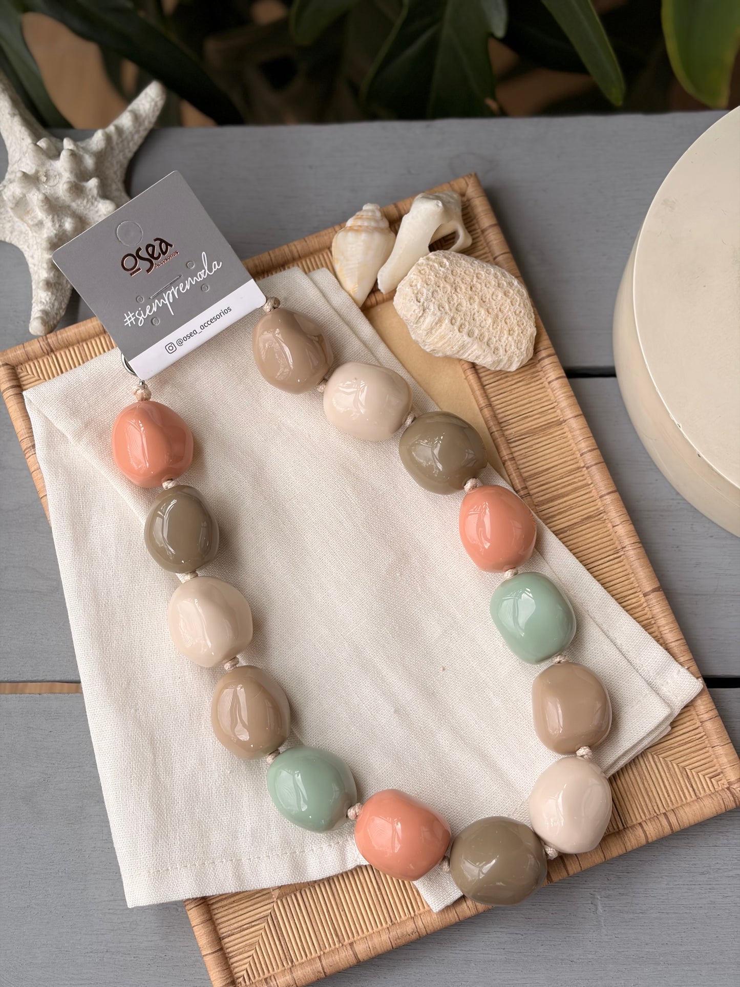 Collar en resina multicolor pastel Matices