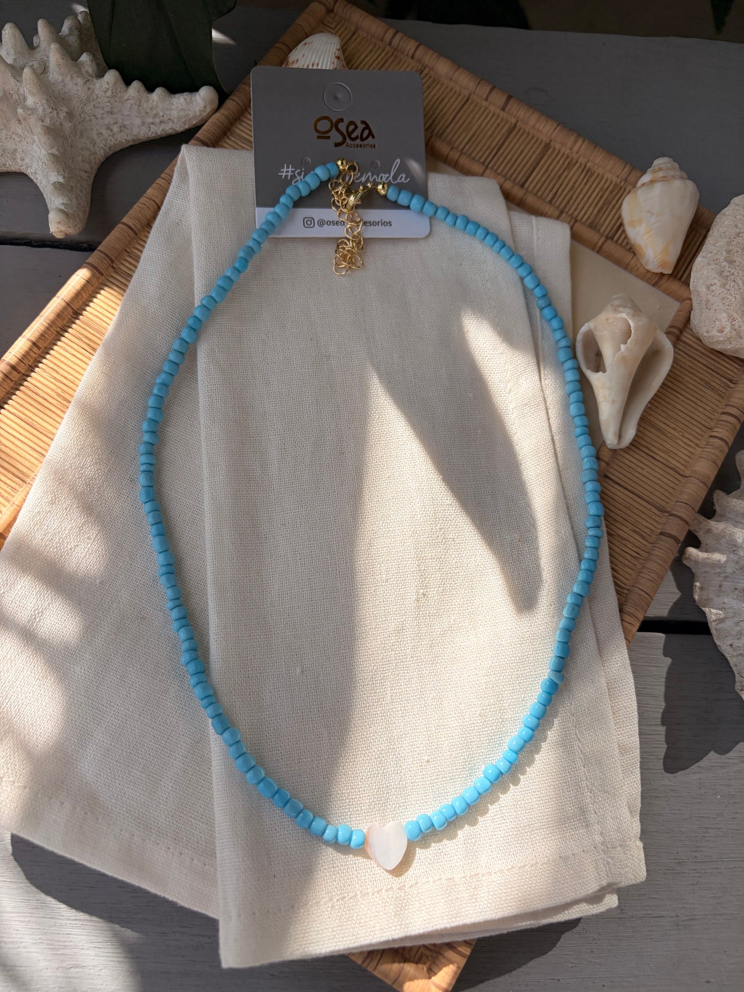 Collar mostacilla mediana azul turquesa corazón