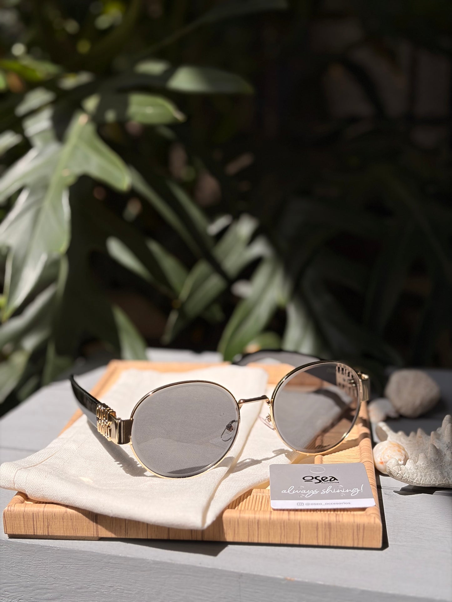 Gafas de sol aplique dorado miu