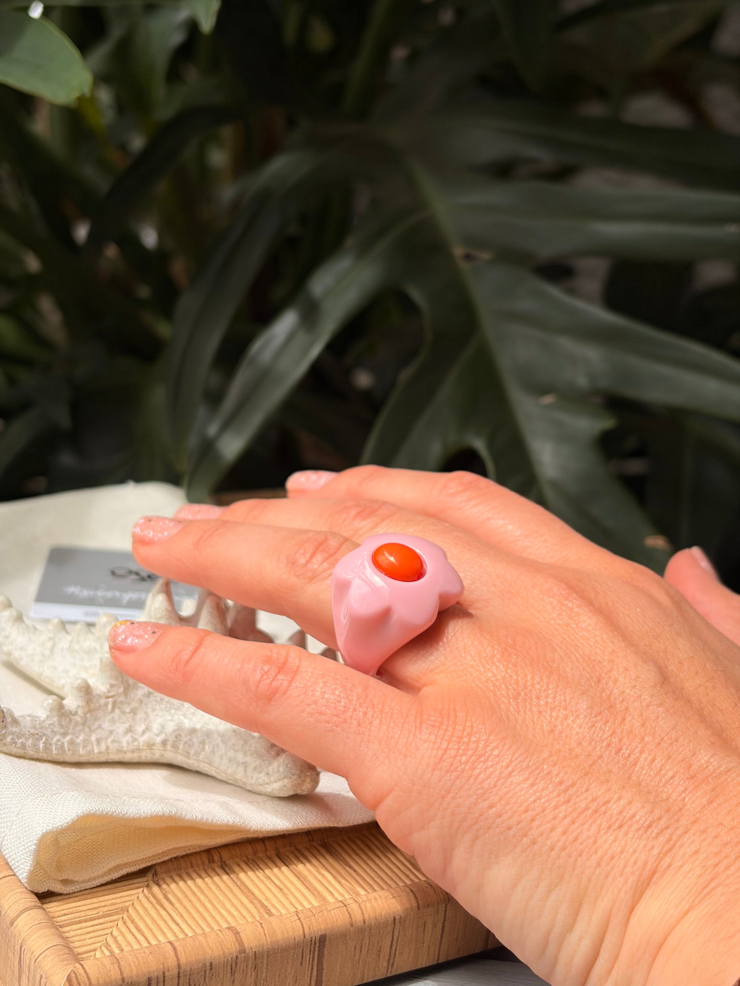 Anillo flor en resina con centro