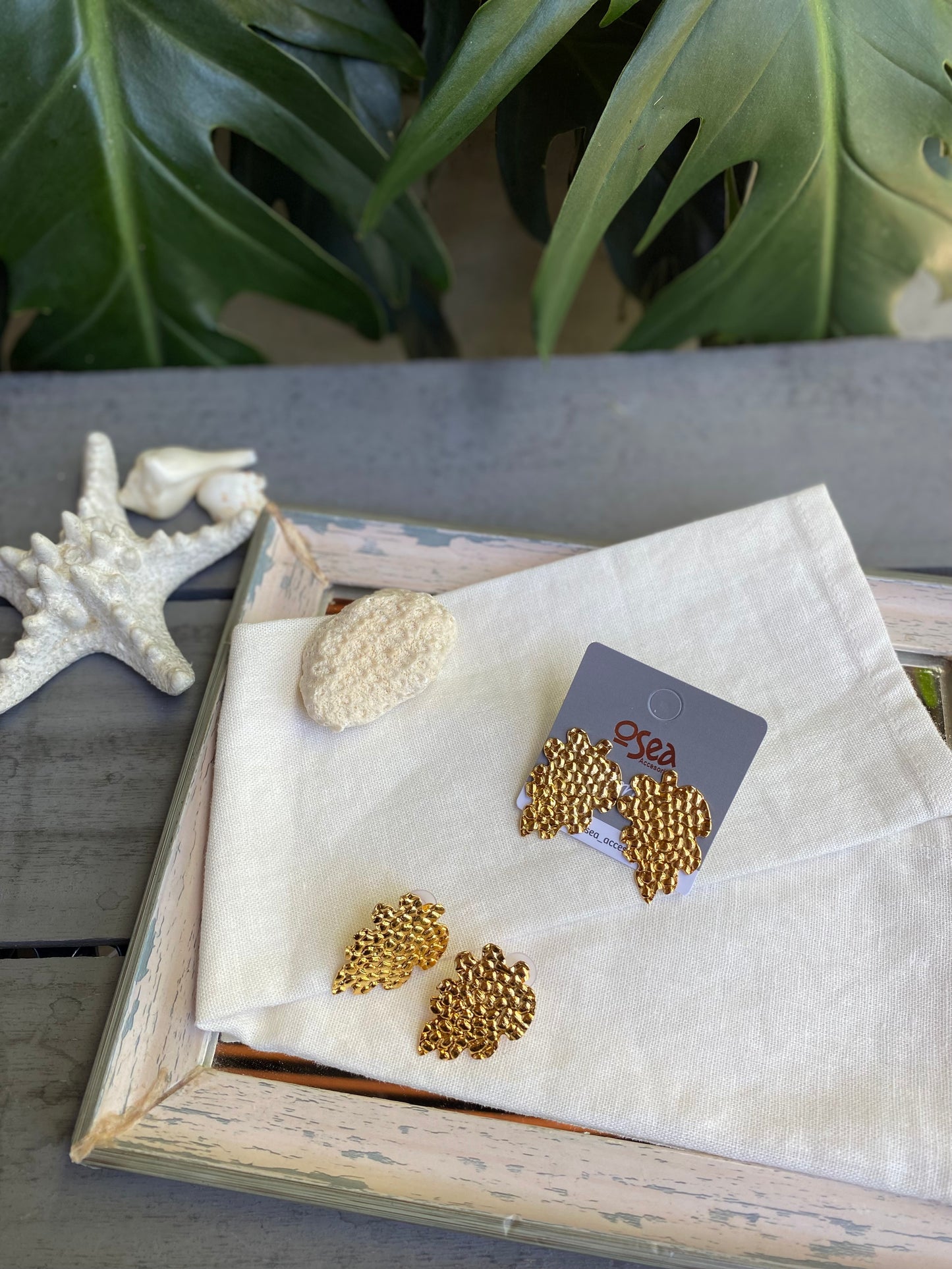 Topos en bronce en forma de hoja con textura