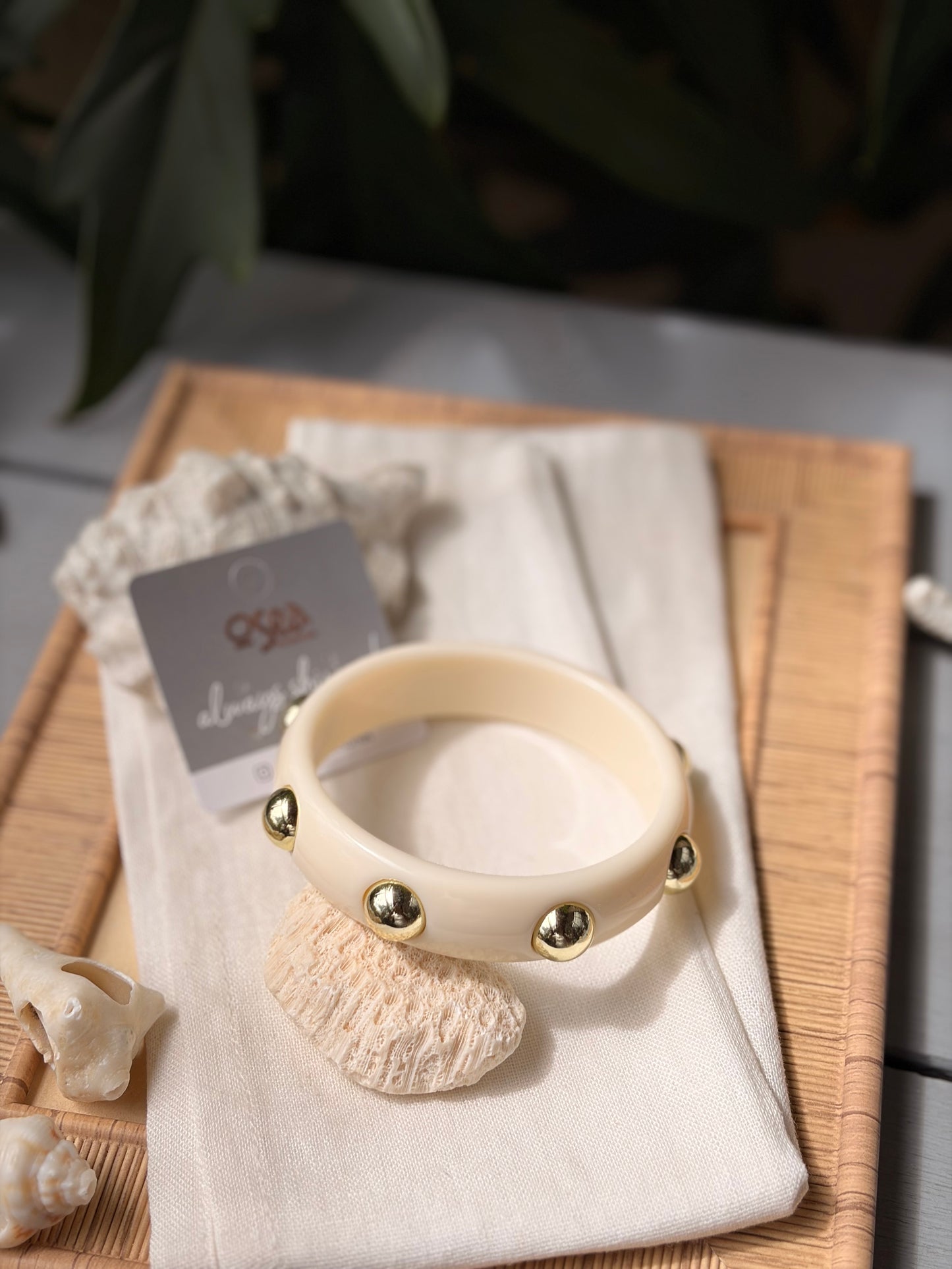 Pulsera en pasta con taches dorados