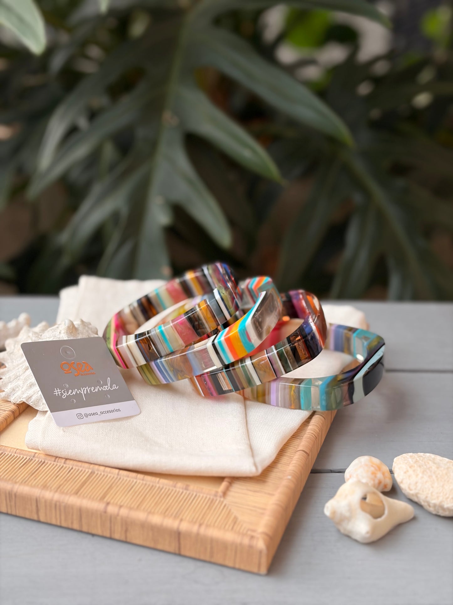 Pulsera cuadrada rayas en resina